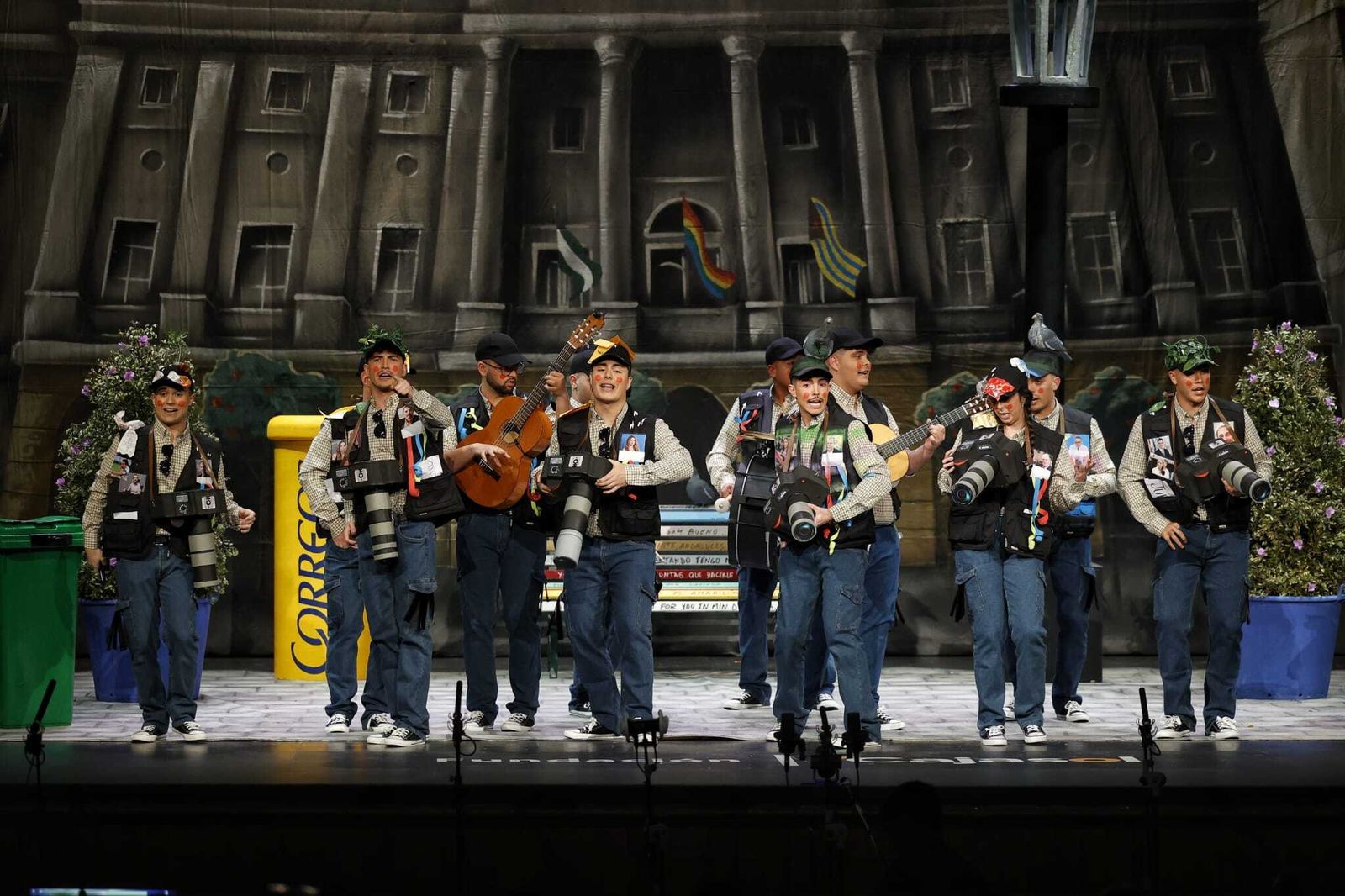 Chirigota 'El que la sigue la consigue'.