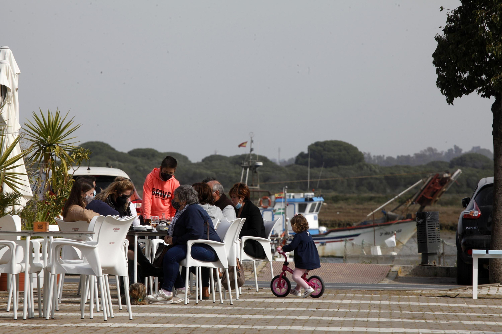 Ambiente en las terrazas de El Rompido y Punta Umbría durante este sábado.