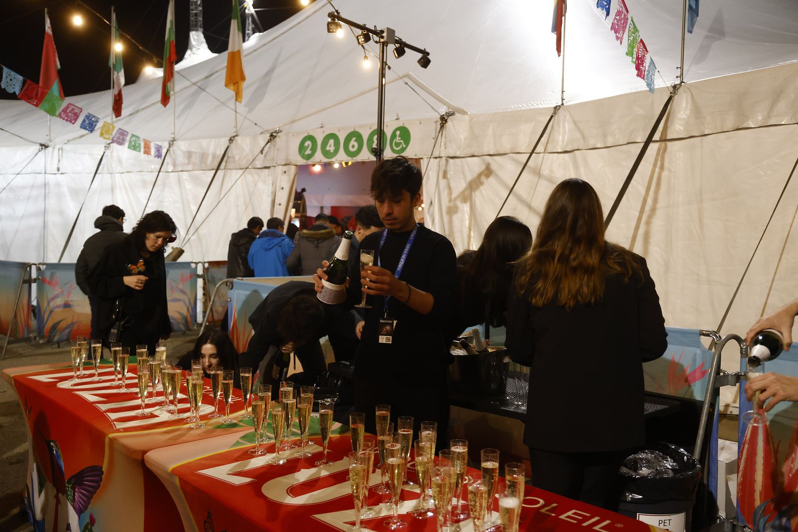 Búscate en el photocall del Circo del Sol