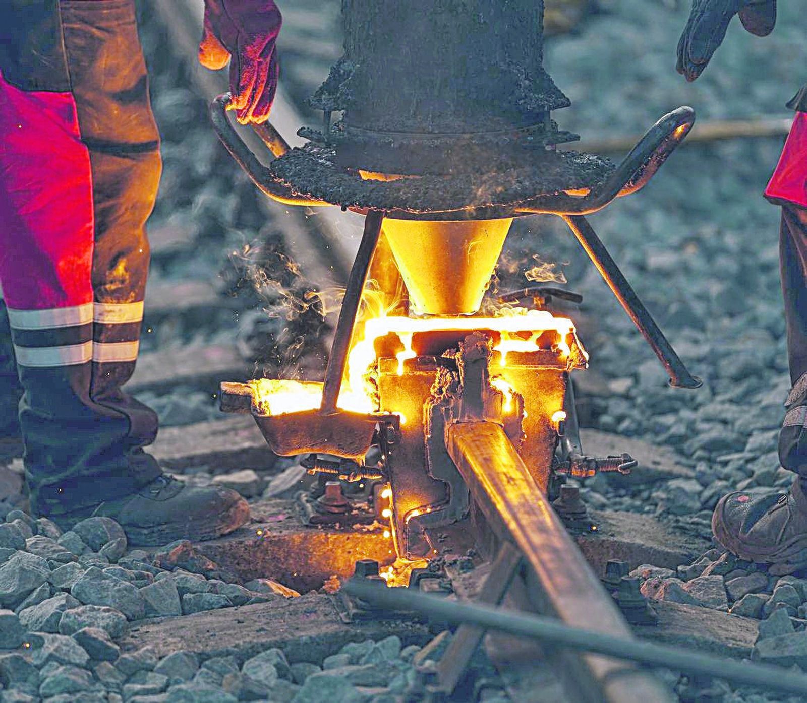 Proceso de soldadura aluminotérmica sobre railes, en una imagen remitida por Seabery.