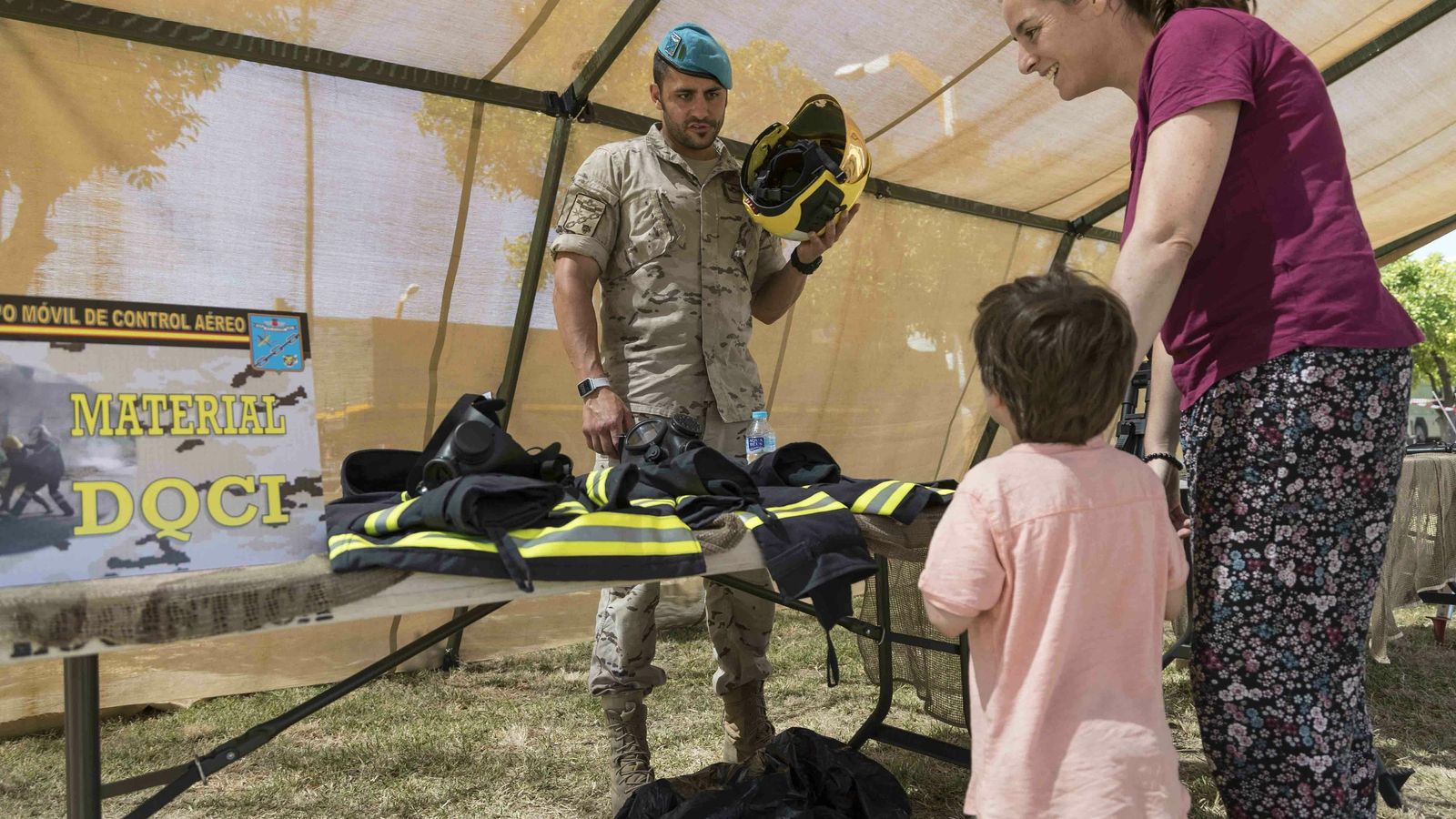 Hangar donde se muestra el armamento.