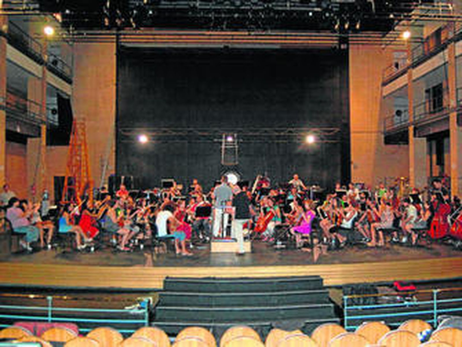 Ensayo de los miembros de la OCAL para el concierto de esta noche.