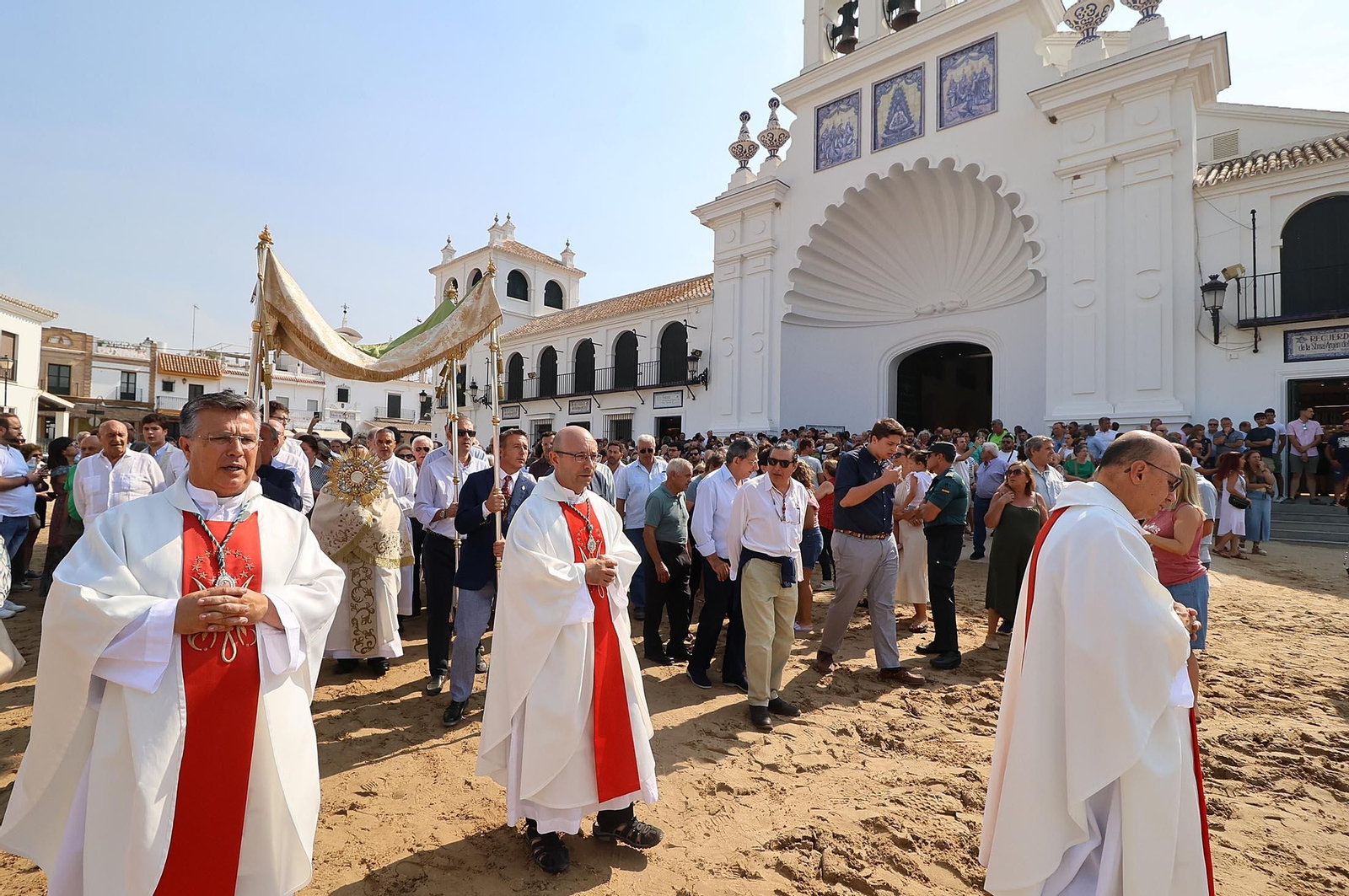 Rocío Chico 2025: Solemne Función Votiva y Procesión Eucarística, con el Santísimo bajo palio por el entorno del Santuario