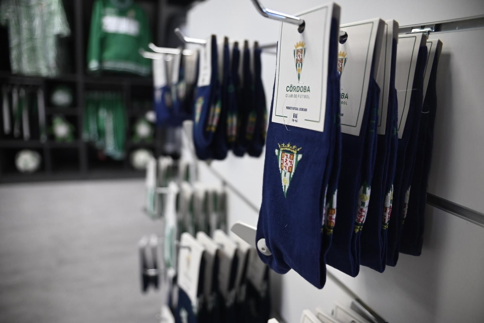 La reapertura de la tienda del Córdoba CF en El Arcángel, en imágenes