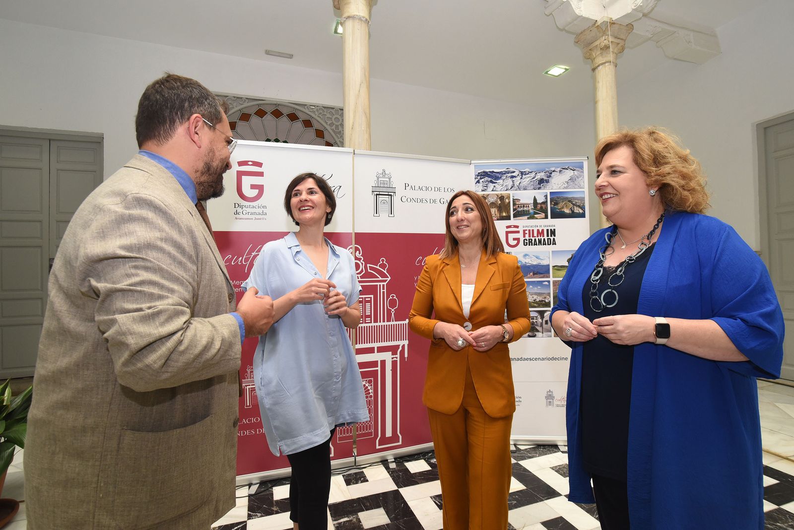 Fotografía con la Diputada  Fátima Gómez