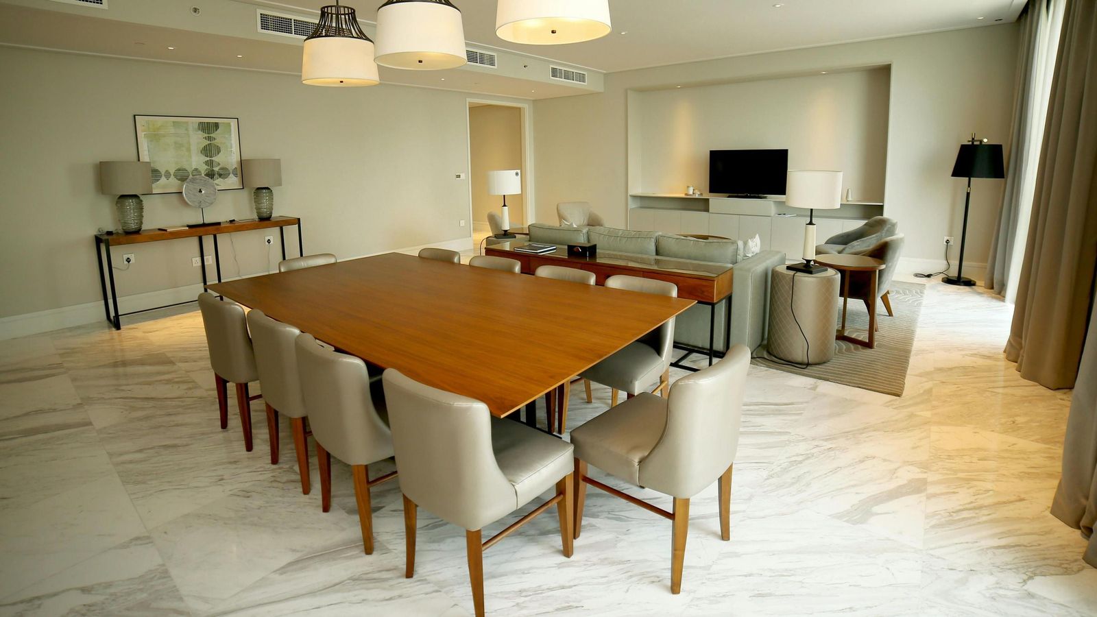 Suelos porcelánicos en Málaga: Dónde comprar cerámica de calidad online para reformas