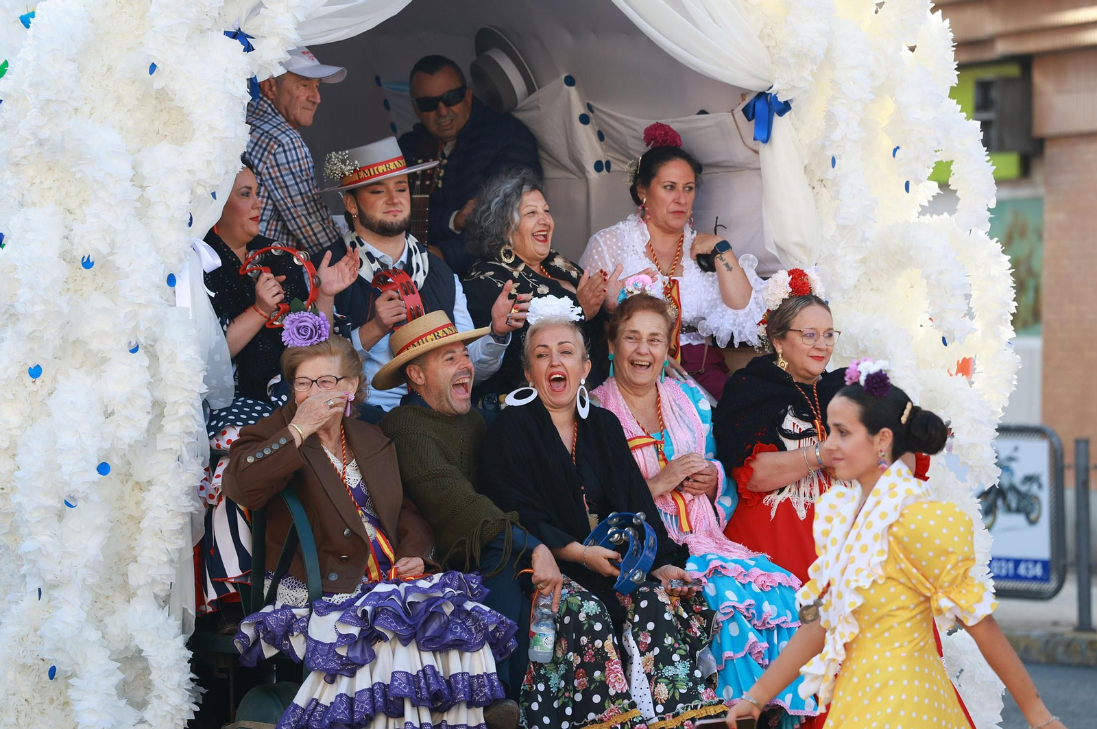 Las mejores imágenes de los peregrinos en la salida de Emigrantes