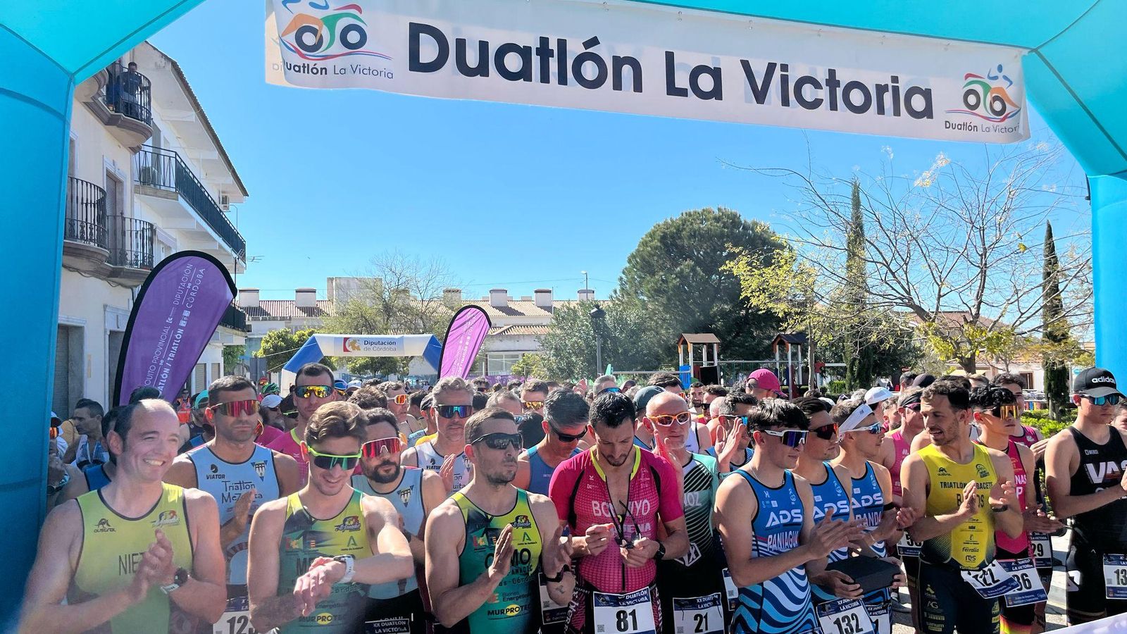 Los atletas, antes del inicio de la prueba.