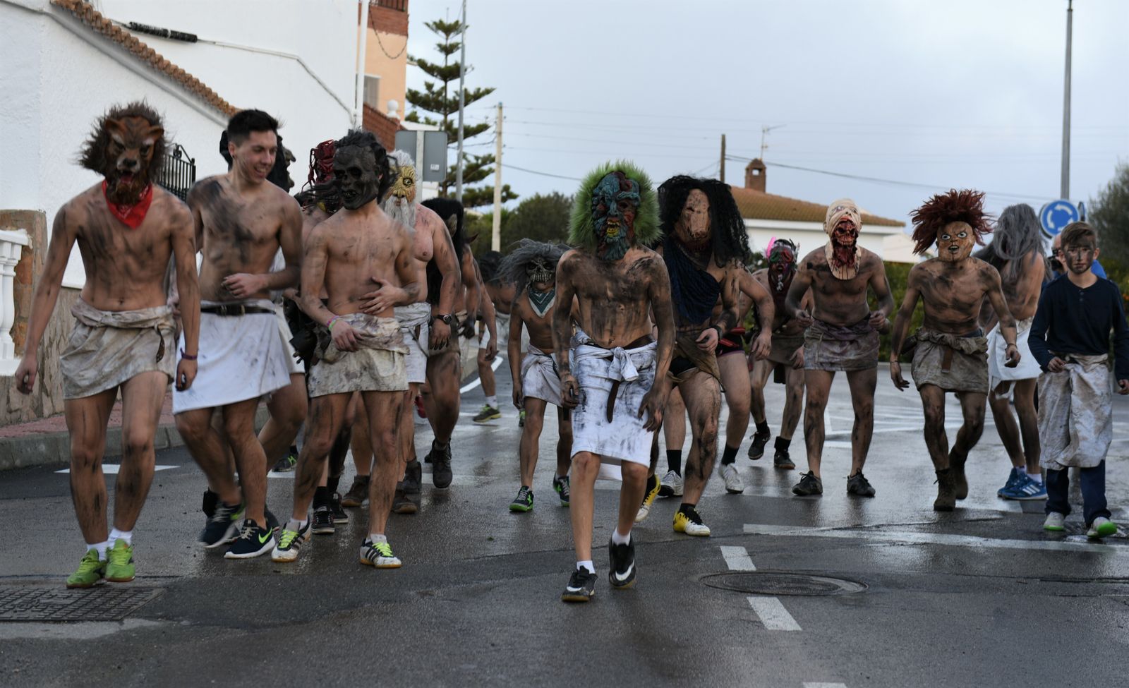 Peloteros durante la celebración del Carnaval de Overa.