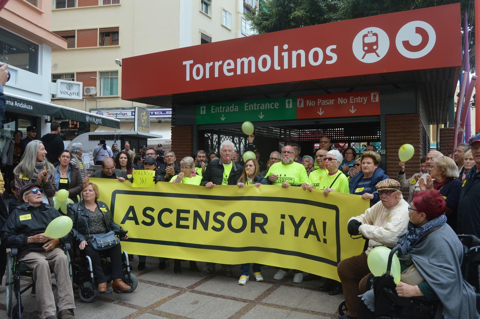 Un momento de la concentración en marzo del año pasado reclamando las obras de la estación.