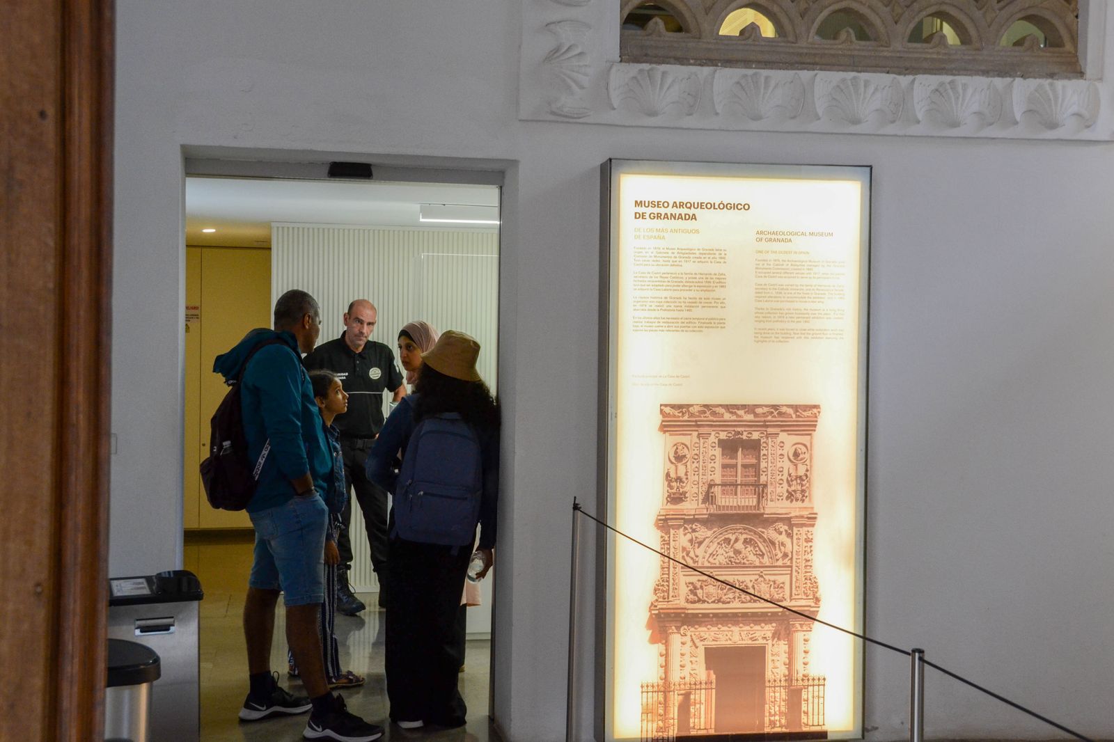 Los granadinos disfrutan de actividades divulgativas y culturales en la ciudad