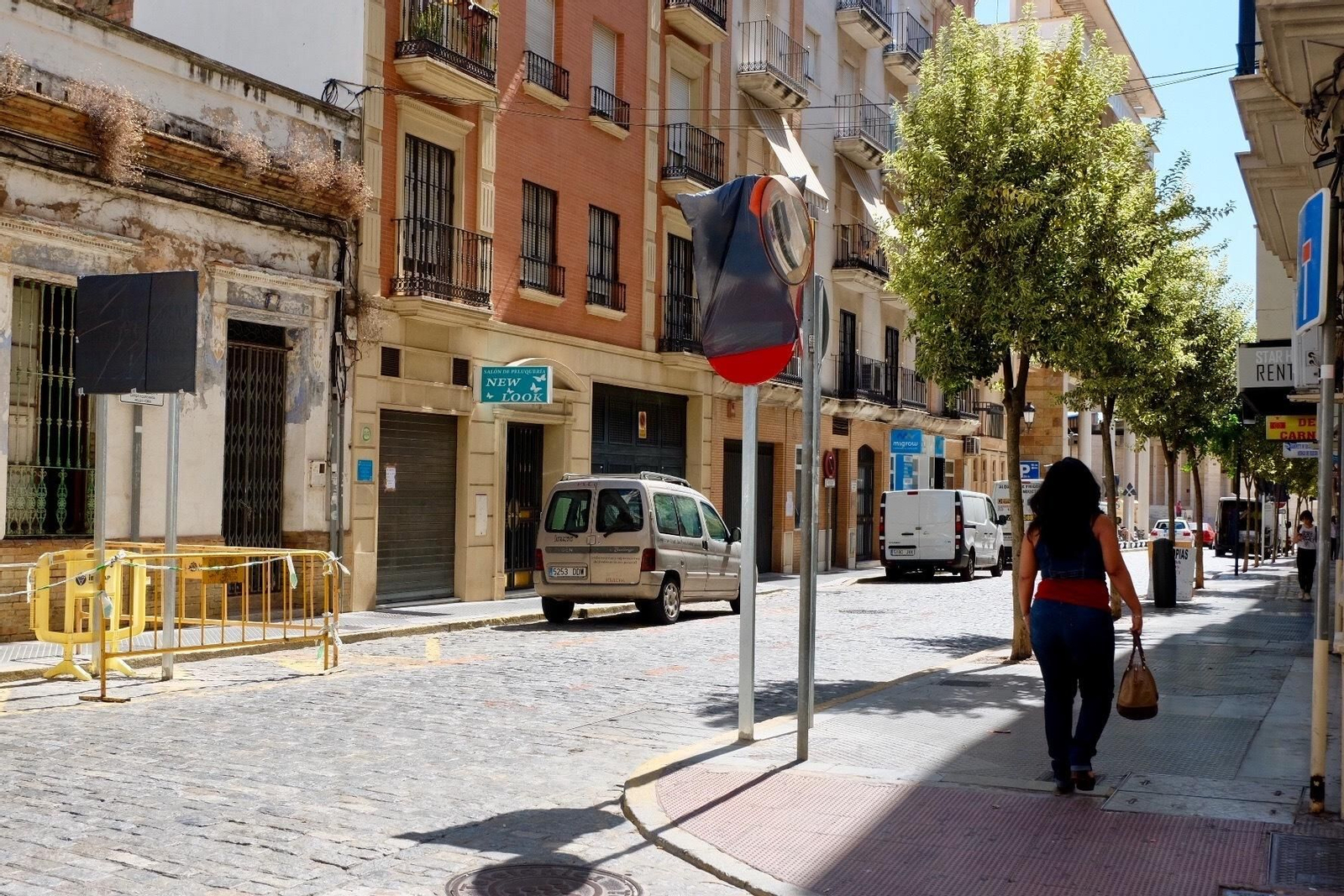 Por la calle Fernando el Católico sólo podrán transitar los usuarios del parking y de los garajes.