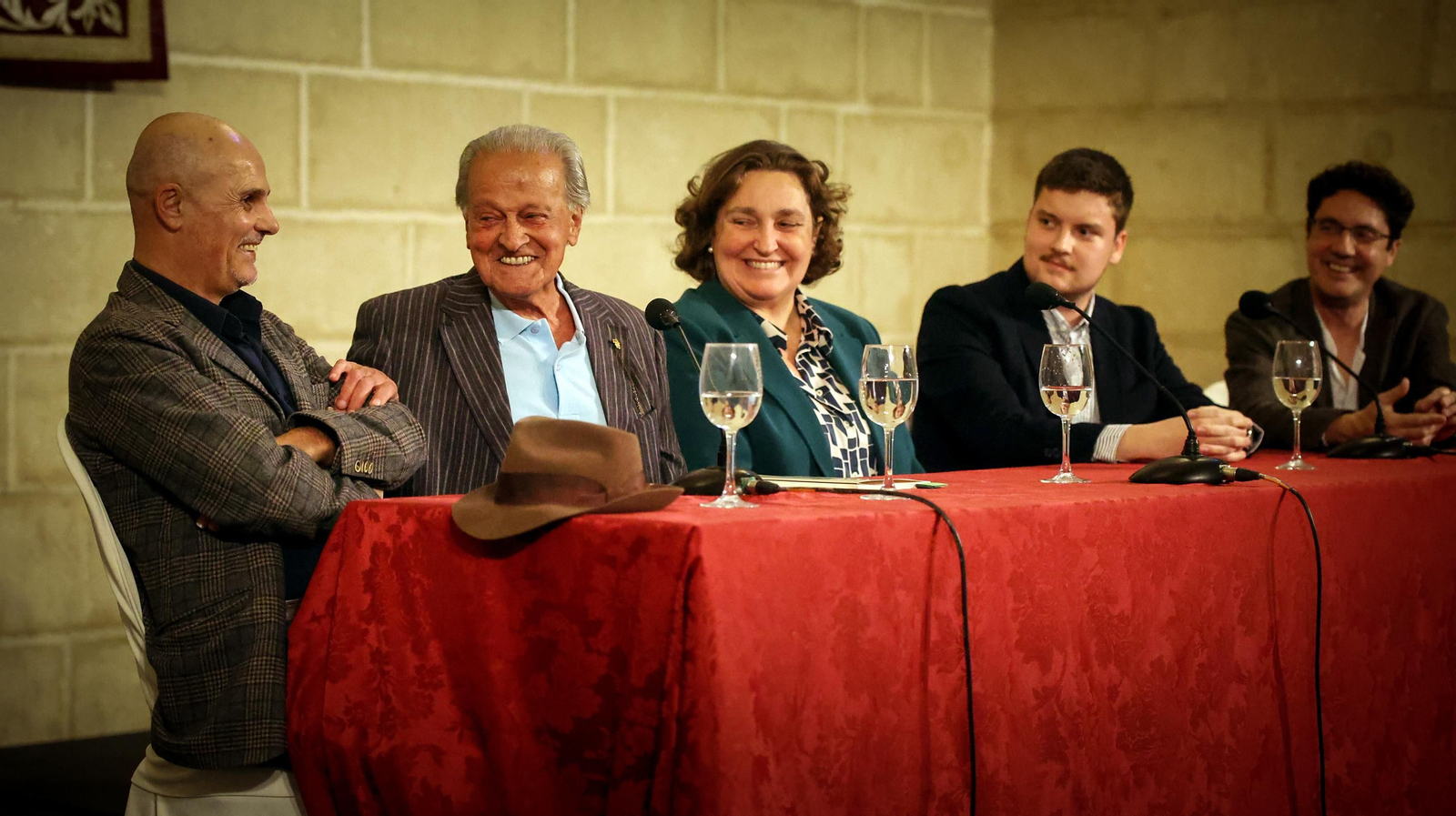 Presentación del nuevo libro de Francisco Bejarano 'Contra el Júbilo' en imágenes