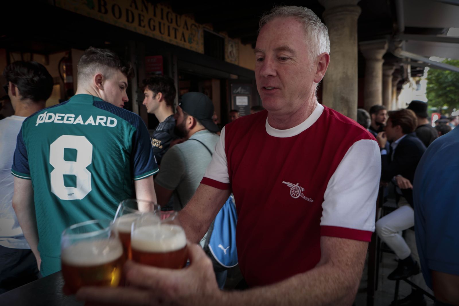 Aficionados del Arsenal en Sevilla