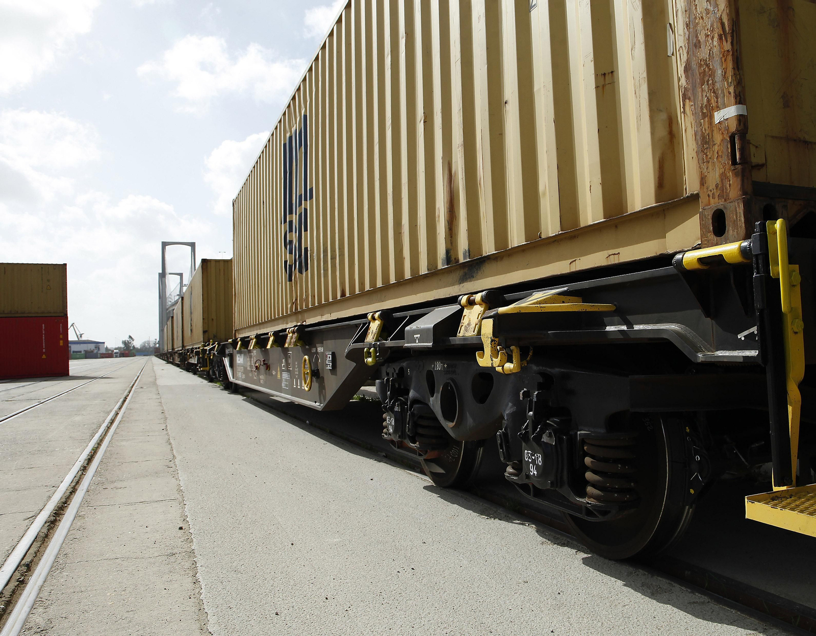 El tren de MSC esperaba ayer su salida desde la terminal de contenedores del puerto de Sevilla rumbo a Sines.