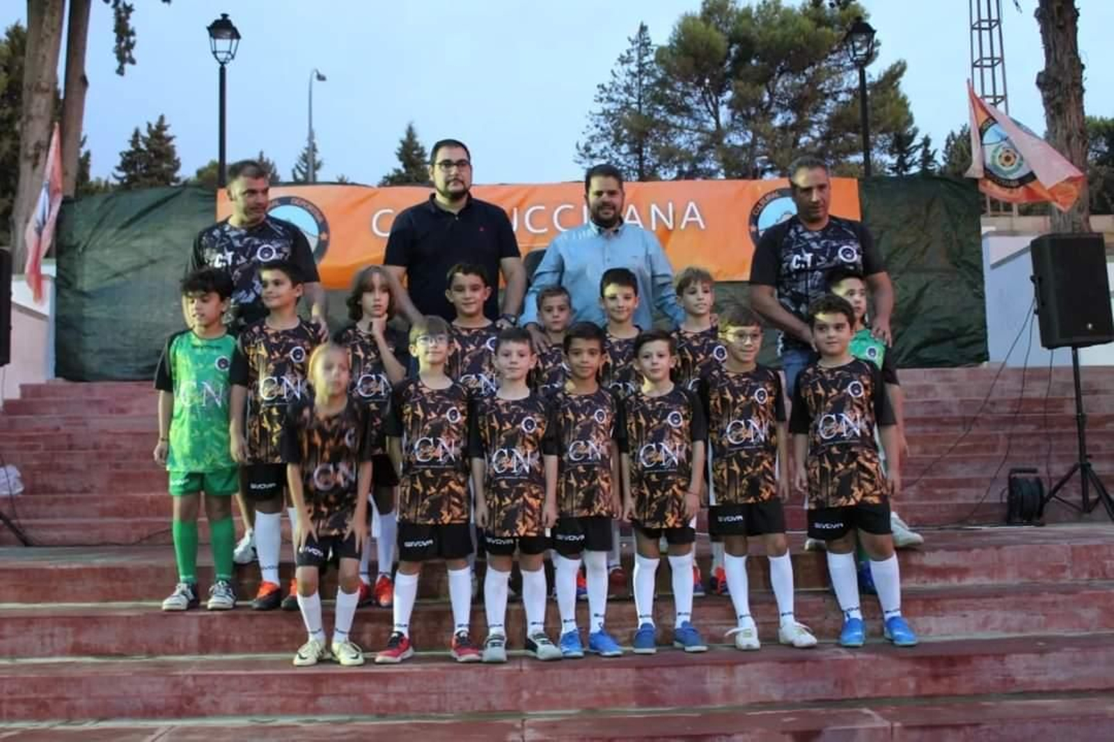 La familia naranja del Tuccitana Cultural Deportiva, en imágenes