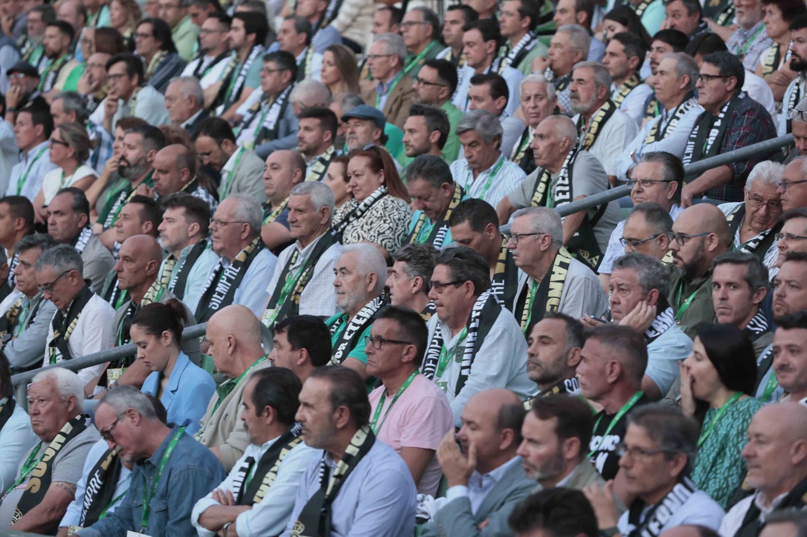 Búscate en el acto Siempre Verdiblancos