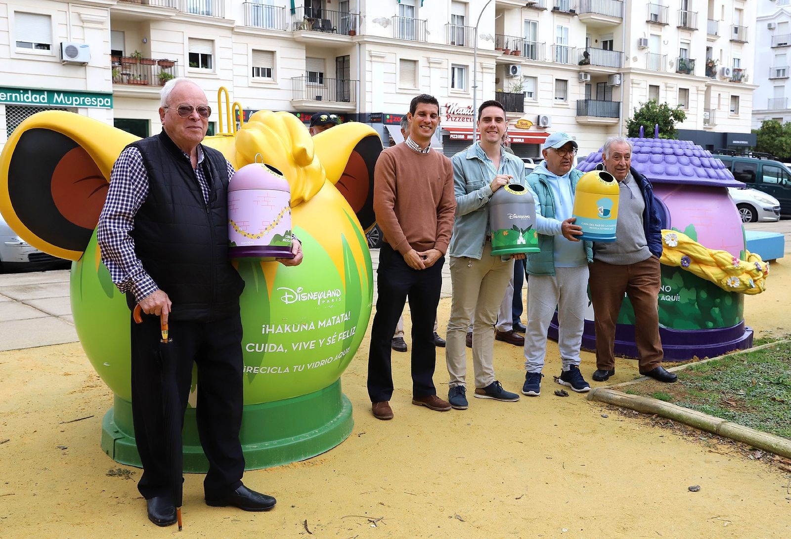 Imagen de los contenedores tematizados.