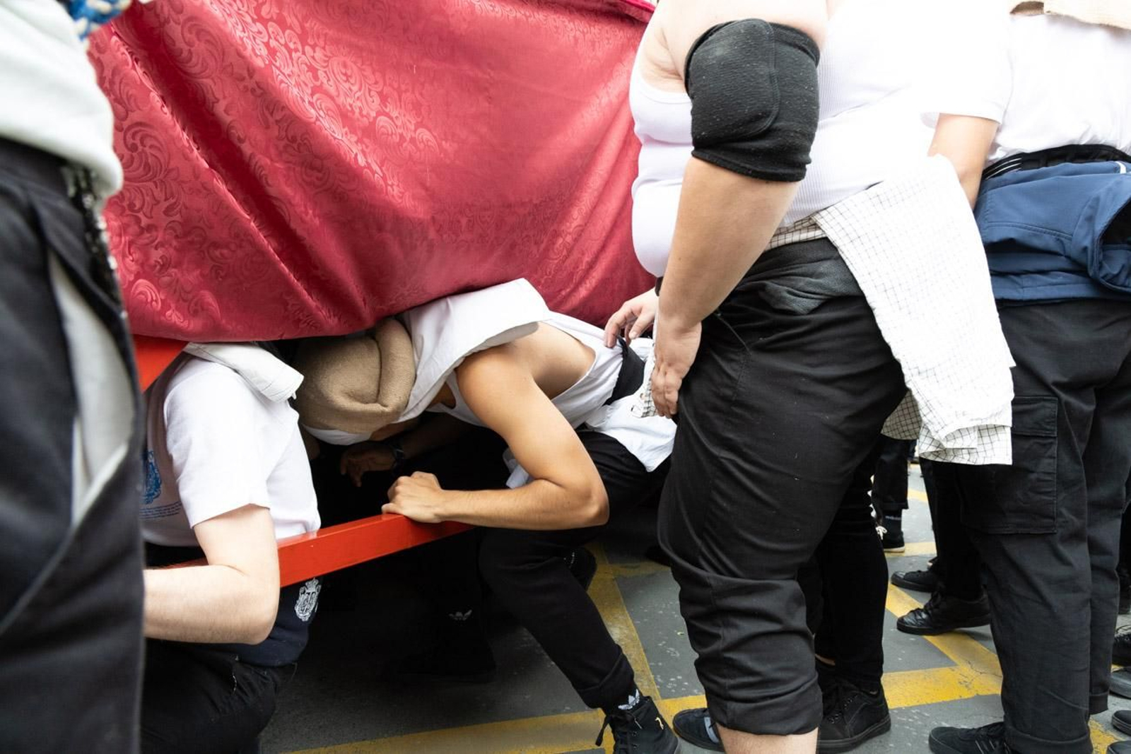 Los jiennenses se echan a la calle para presenciar la primera de las procesiones de la jornada: la Borriquilla (I)