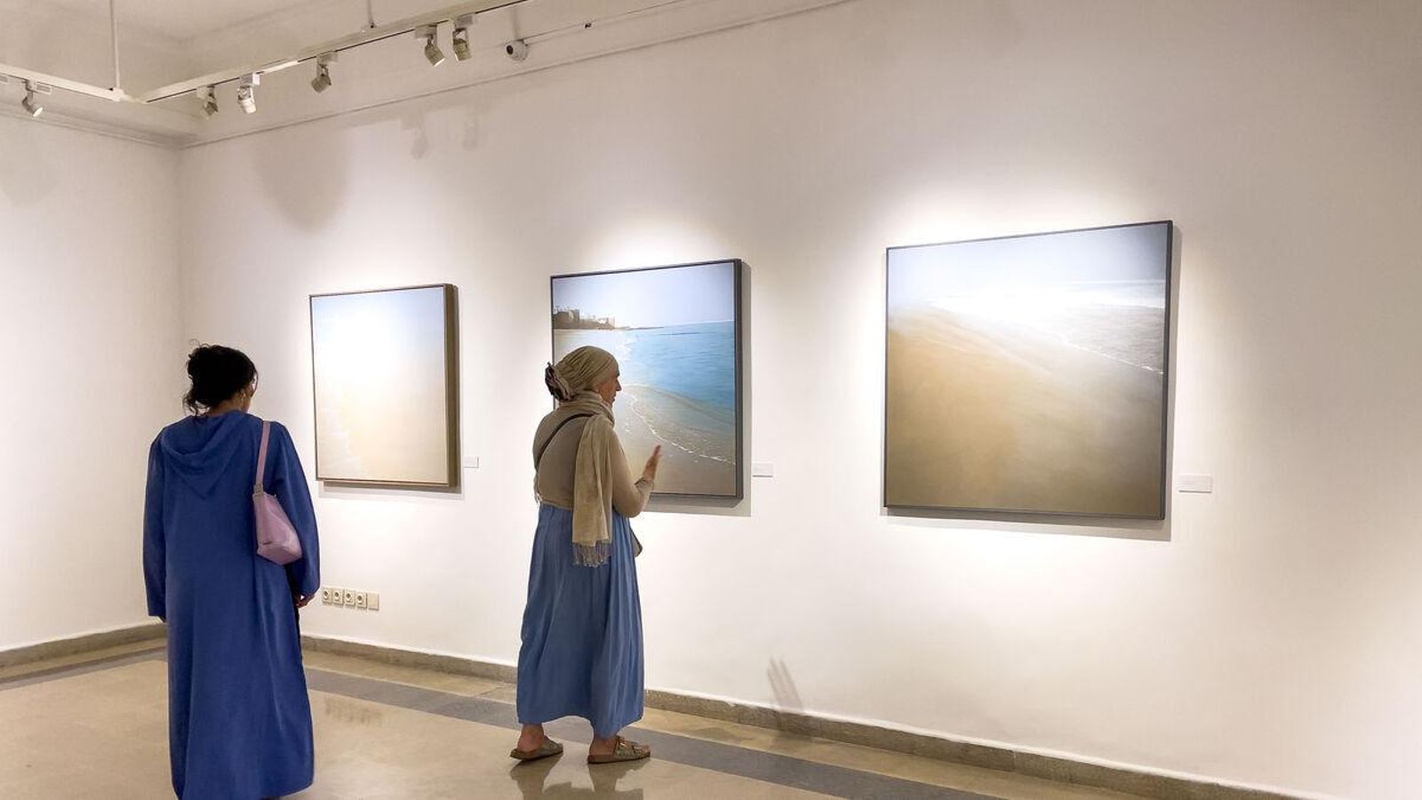 Sala de exposiciones en el Instituto Cervantes en Tánger.