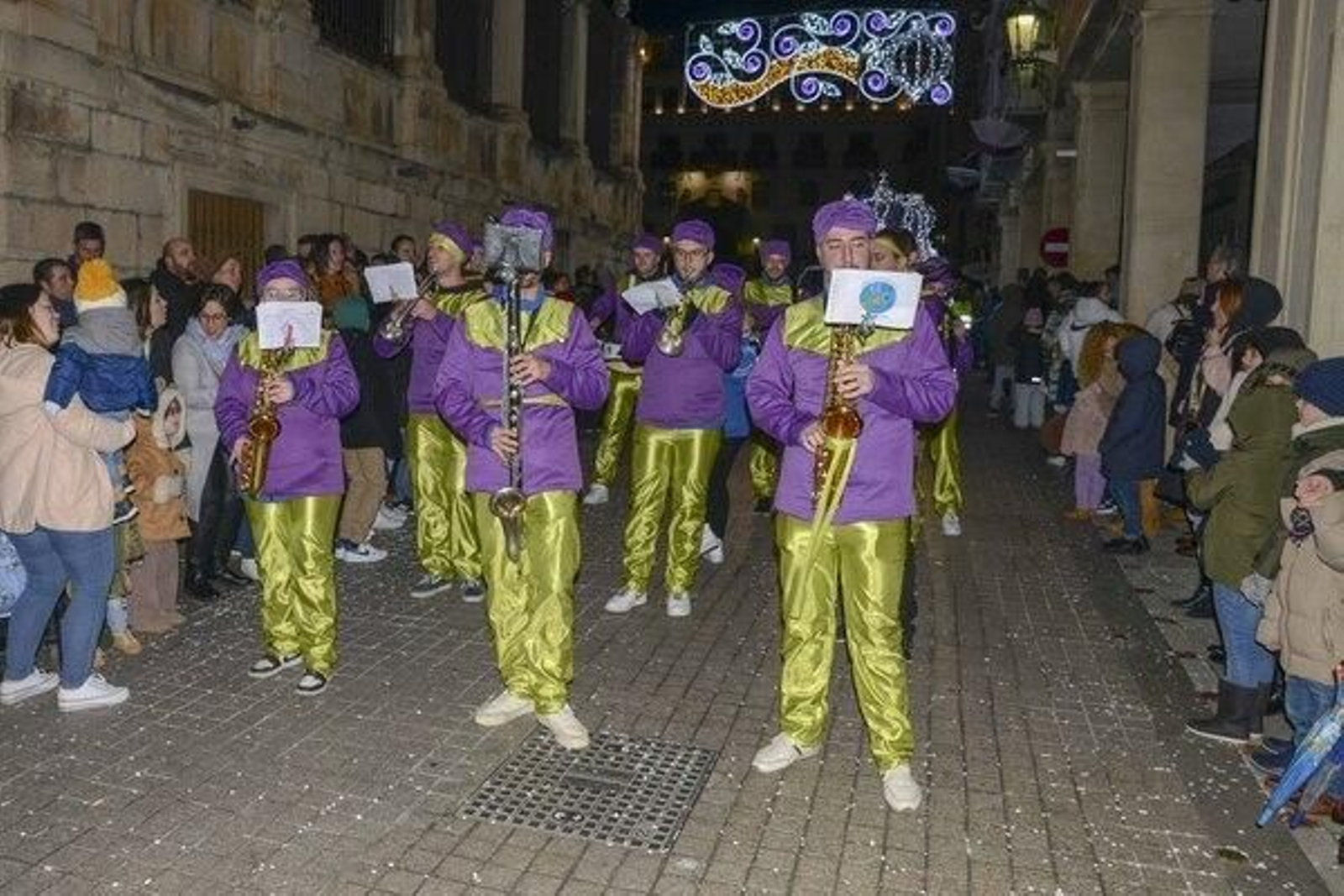 En imágenes: La Cabalga de Reyes de Jaén desata la emoción en sus calles abarrotadas
