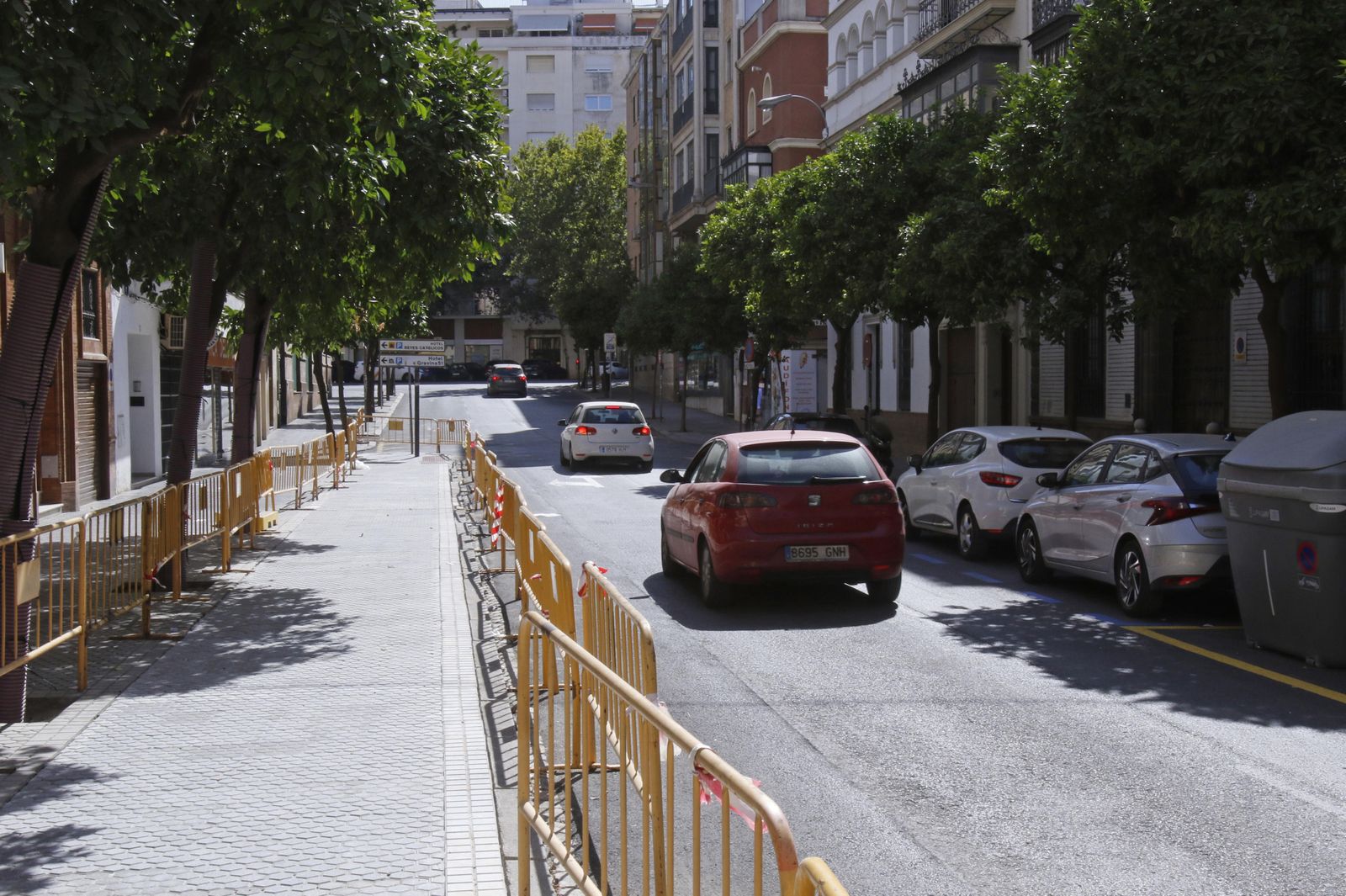 La calle Canalejas con el tramo de cera ya ampliada.