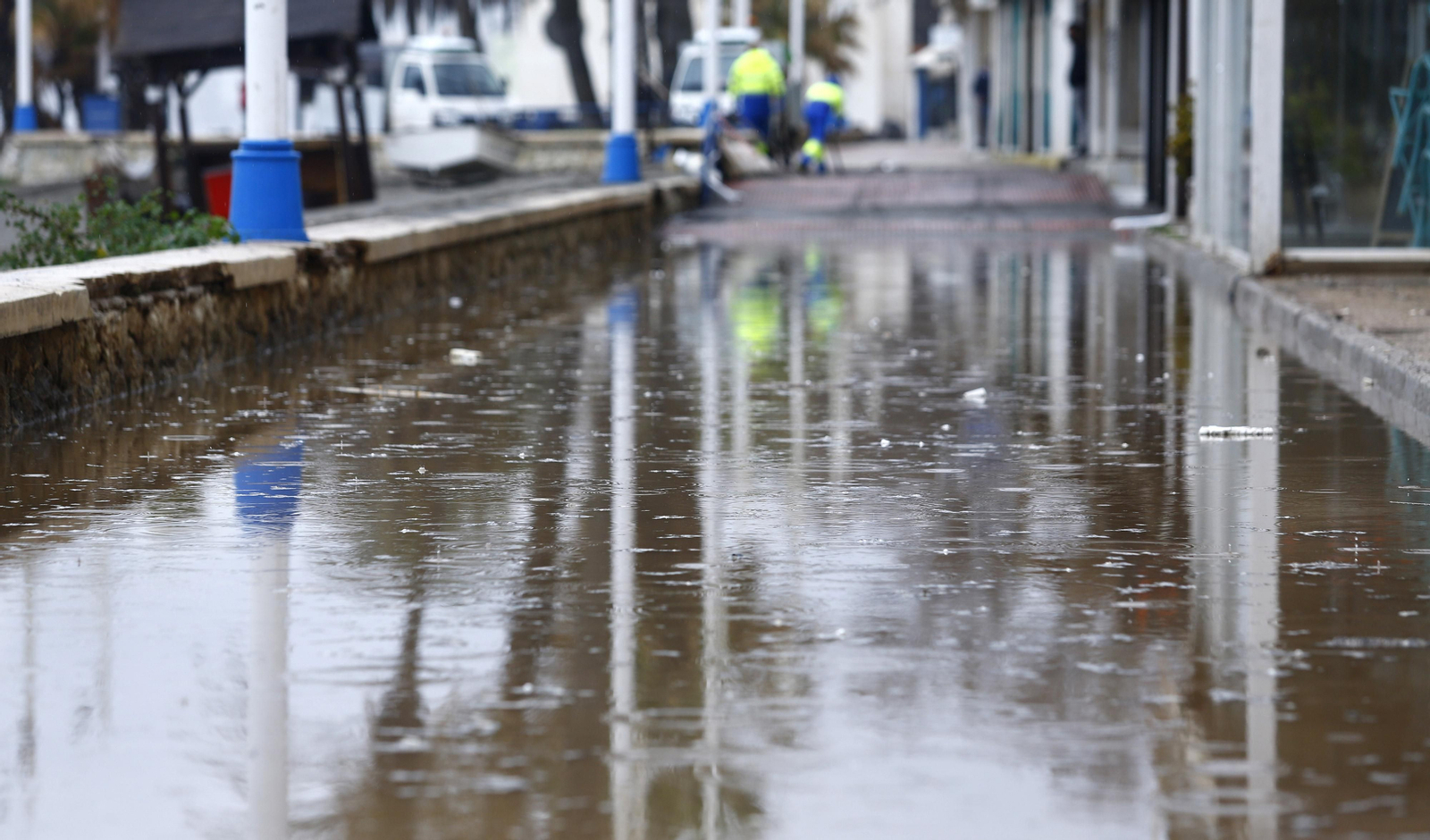 Las fotos de los efectos del temporal en las playas y paseos marítimos de Málaga