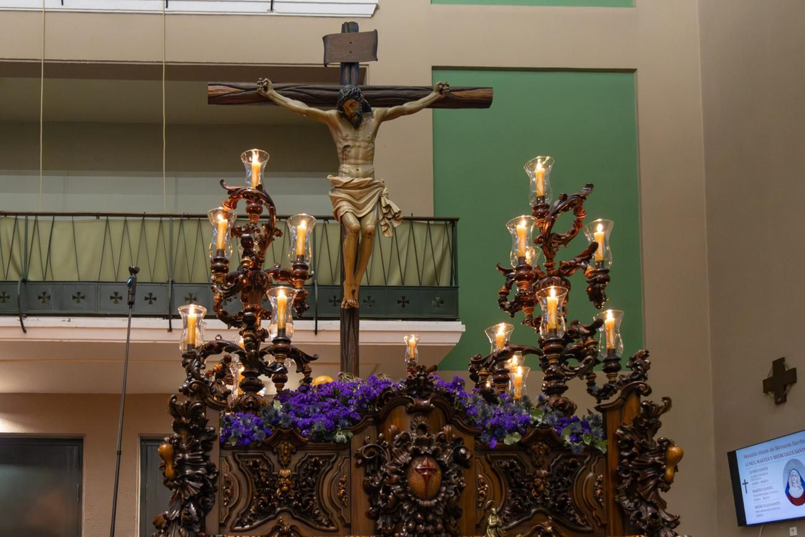 La temida lluvia impide el desarrollo normal de este Martes Santo