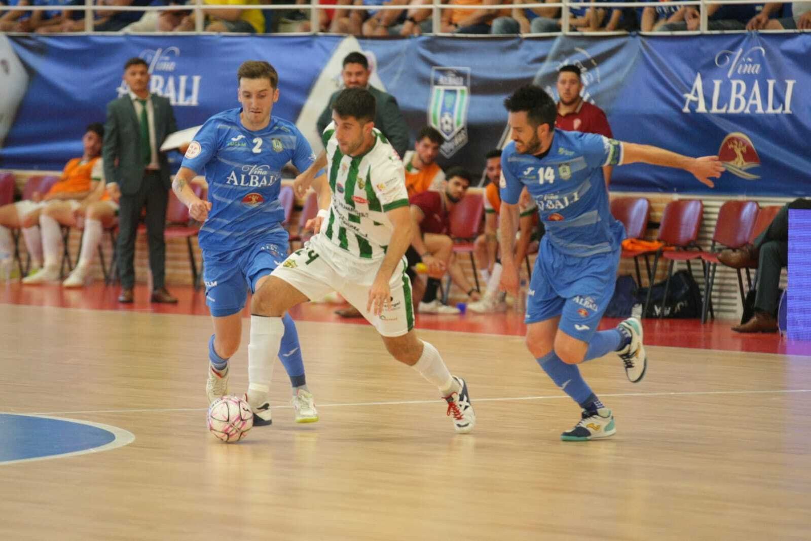 La derrota del Córdoba Futsal ante el Viña Albali Valdepeñas, en imágenes