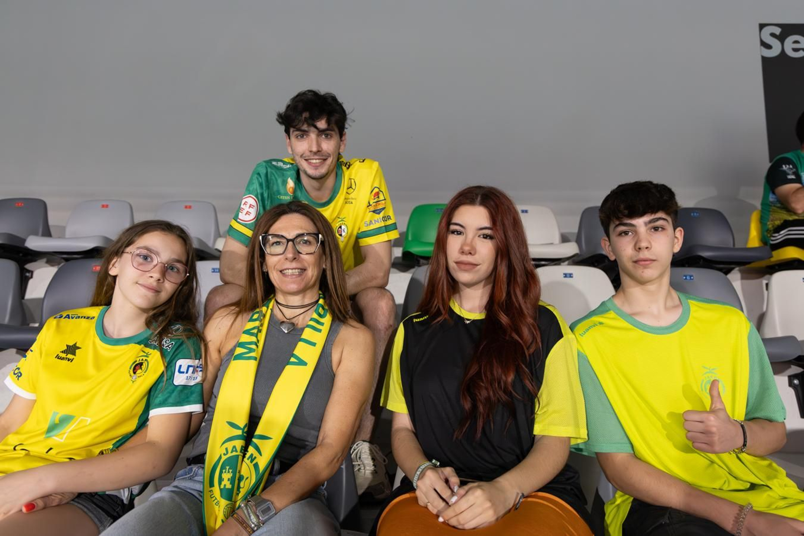 La Marea Amarilla: el alma del Olivo Arena, en imágenes