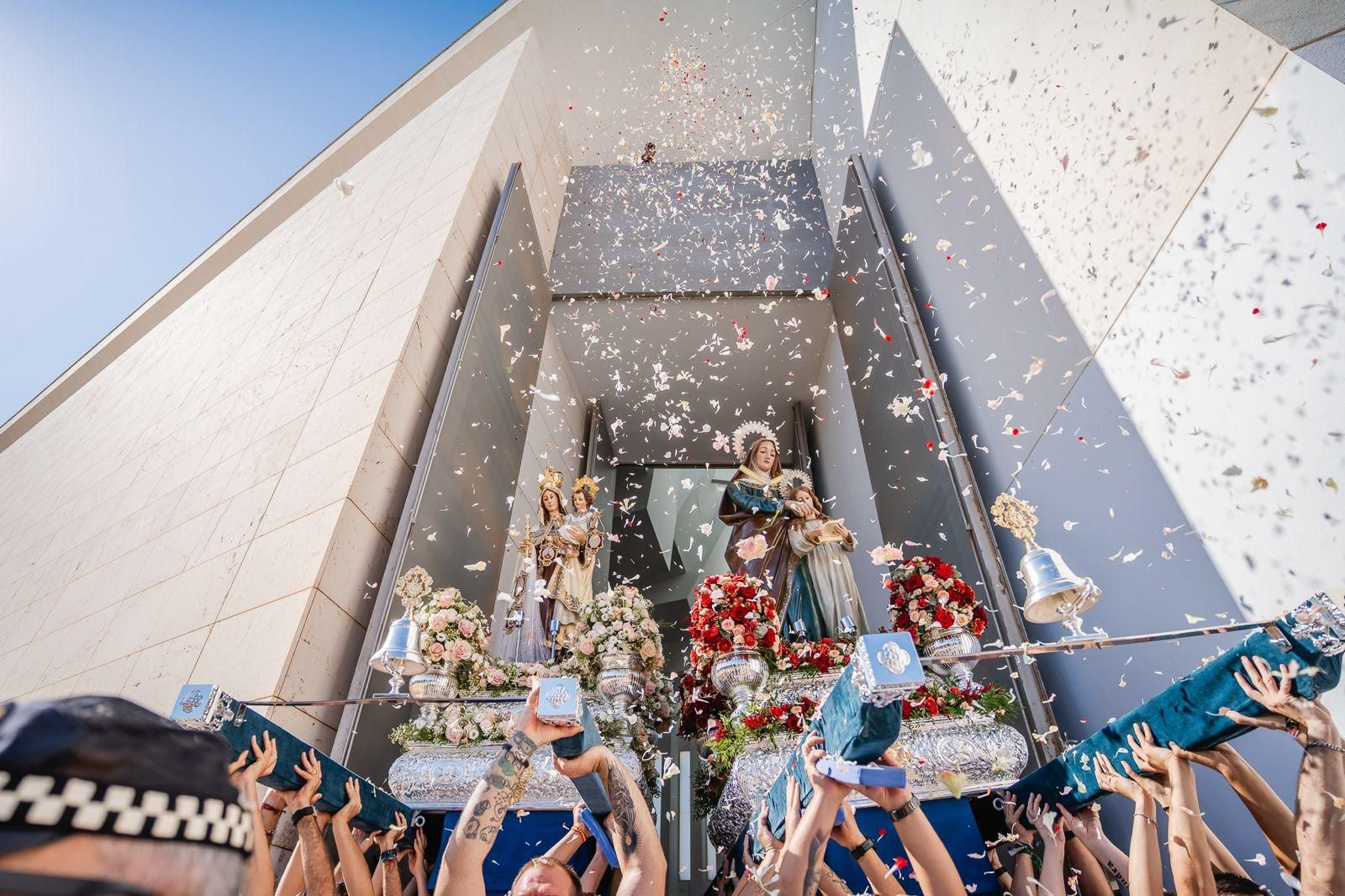 Las fiestas de El Puerto de Roquetas en honor a la Virgen del Carmen y Santa Ana, en imágenes