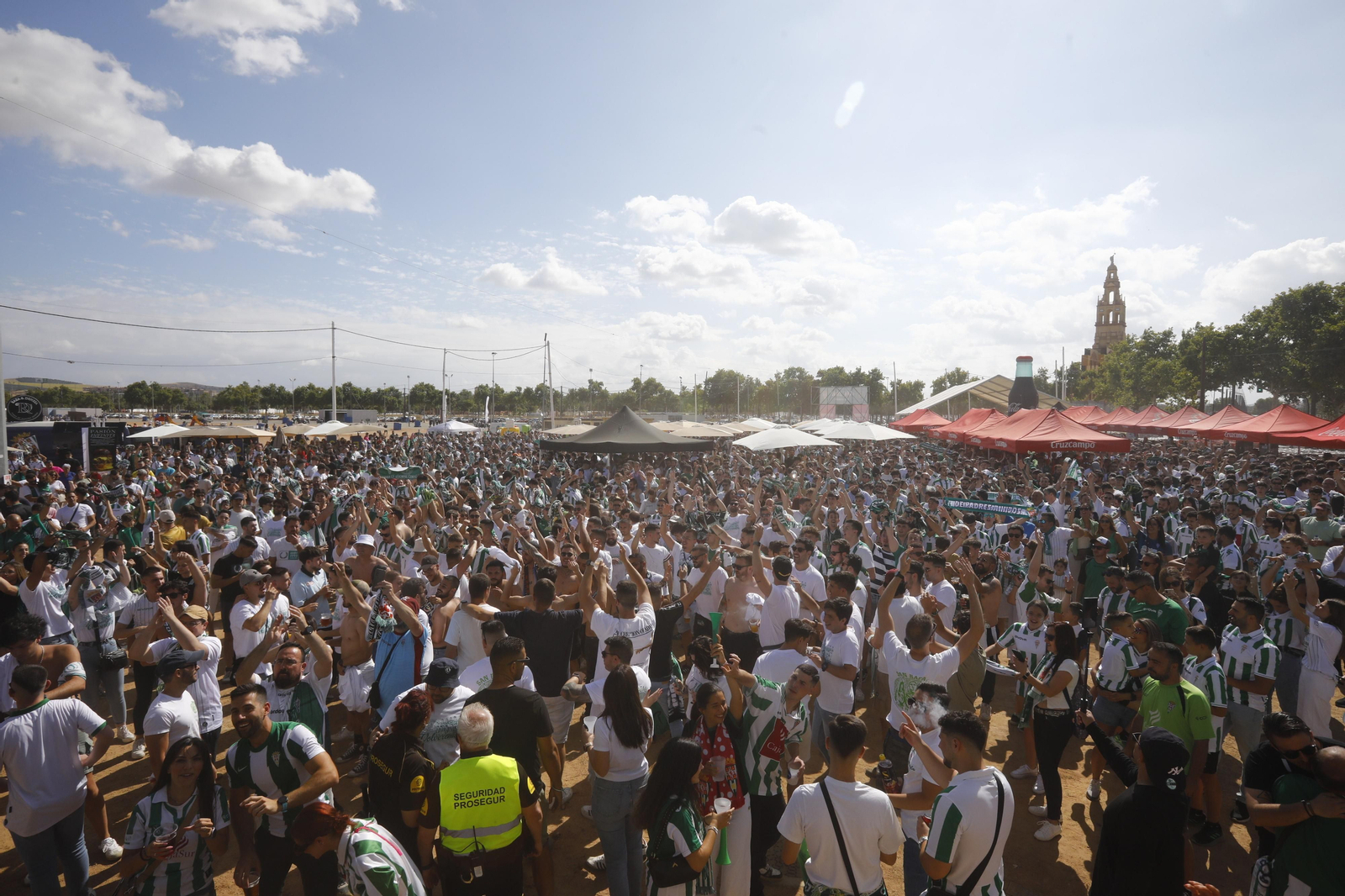 Las mejores fotos de la 'Fan Zone' del Córdoba CF antes del partido ante la Ponferradina