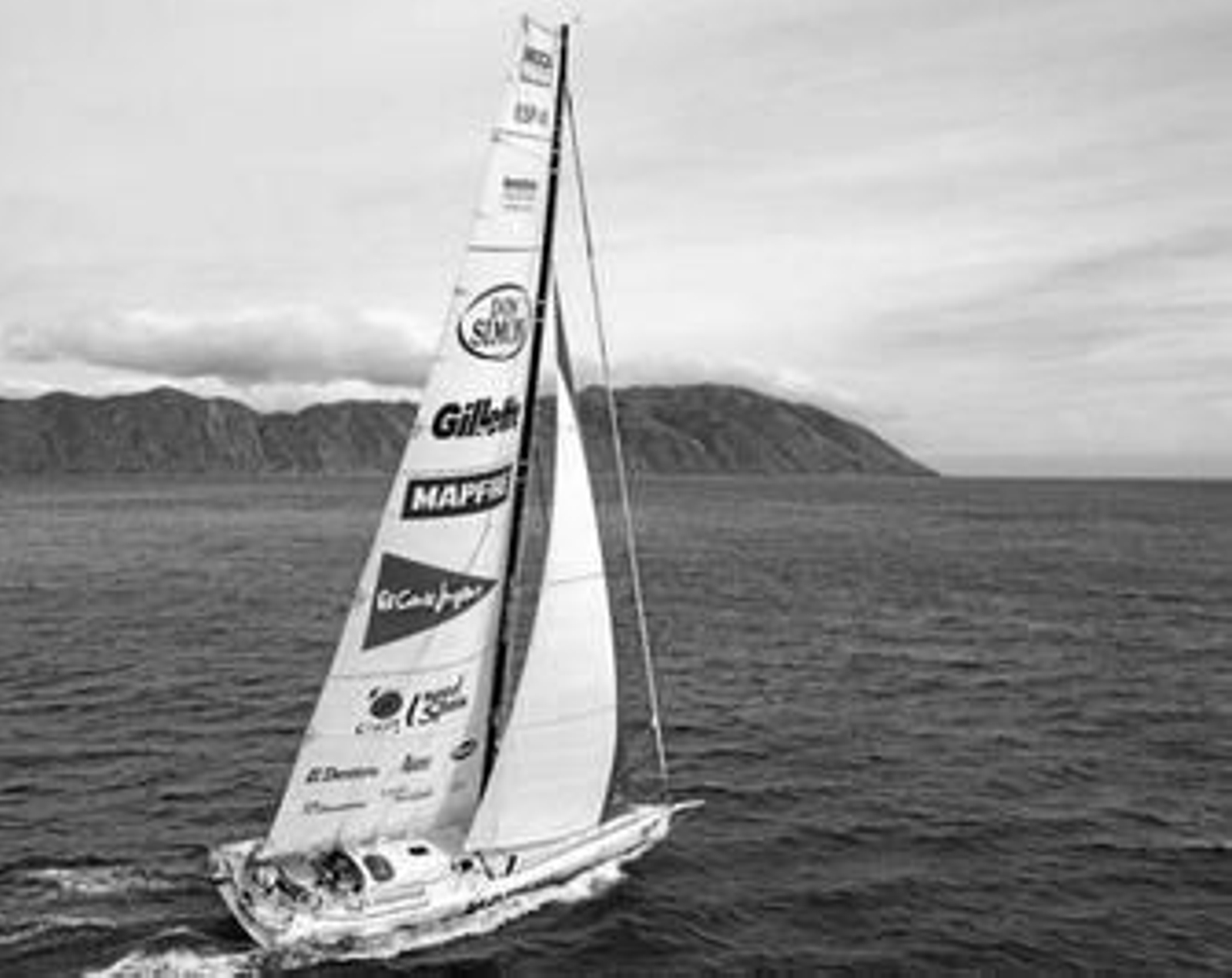 El 'Mapfre', a sólo 31 millas de la cabeza, puede ser el próximo líder de la BWR.