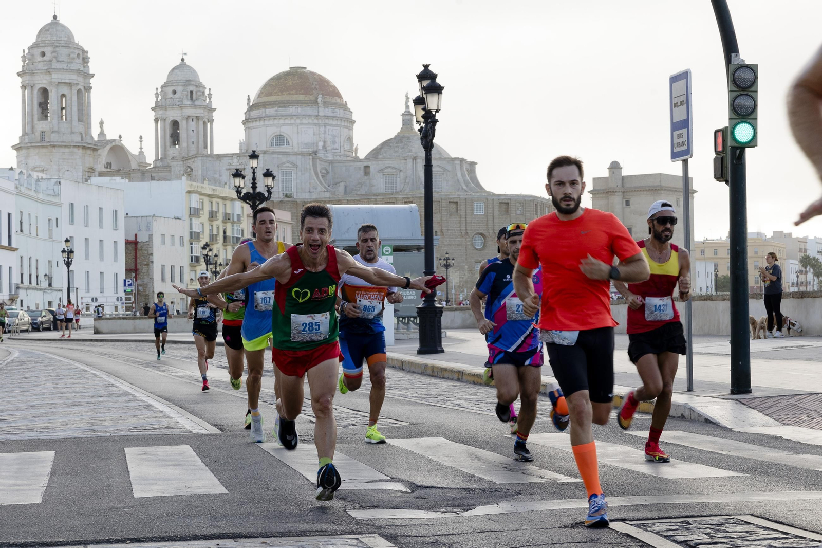 Búscate en las imágenes de la I media maratón Ciudad de Cádiz