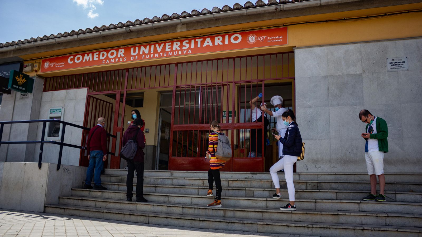 Colas en los comedores.