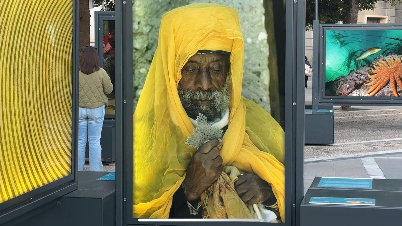 'Colores del mundo', exposición itinerante de National Geographic en la plaza del Arenal de Jerez. 2