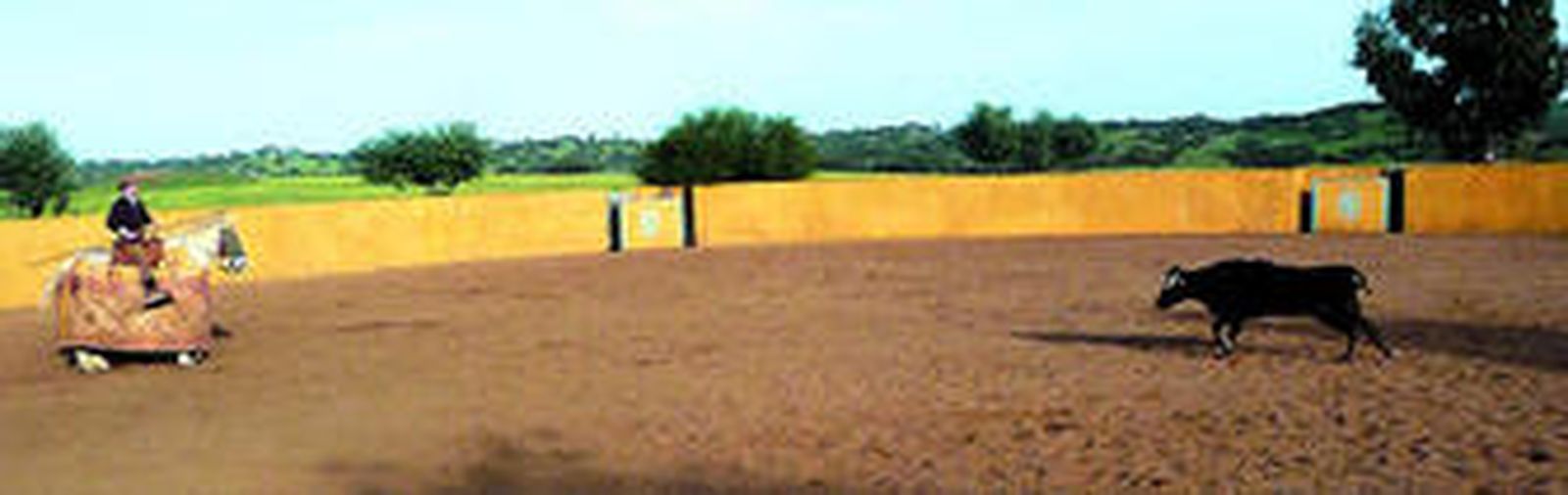 1. Una becerra, pura Torrestrella, arrancándose de largo en la placita de la ganadería de Condesa de Sobral. 2. El caserío de la cuidada finca 'Herdade dos Montezes', cuyo largo  corredero es lugar de cita de los mejores garrochistas jerezanos. 3. Daniel Luque, en pleno tentadero. 4. Un añojito con mucho futuro detrás de su mirada. La señal de la casa es orejisana. 5. Los ganaderos Alfredo Erquicia Guardiola y Álvaro Domecq Romero, atentos al juego de las eralas. fotos: Orgambides