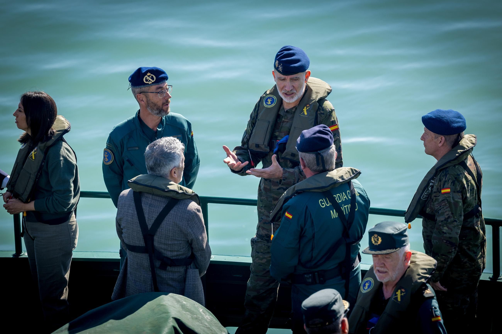 Las imágenes de la visita del Rey a la Guardia Civil de Cádiz