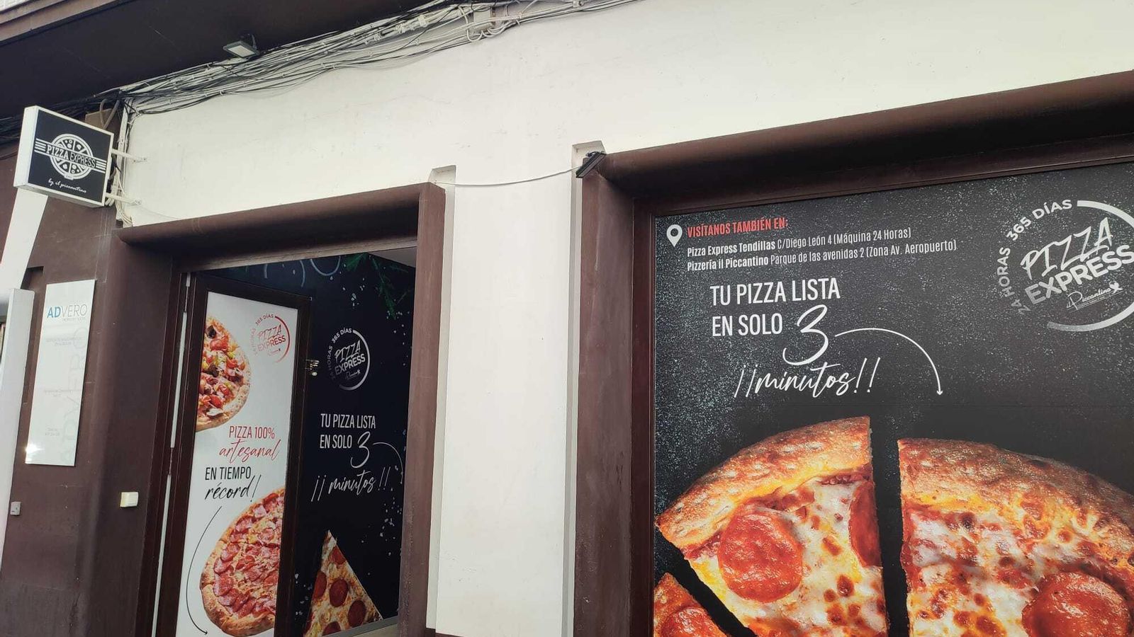 Exterior de la nueva pizzería automática.