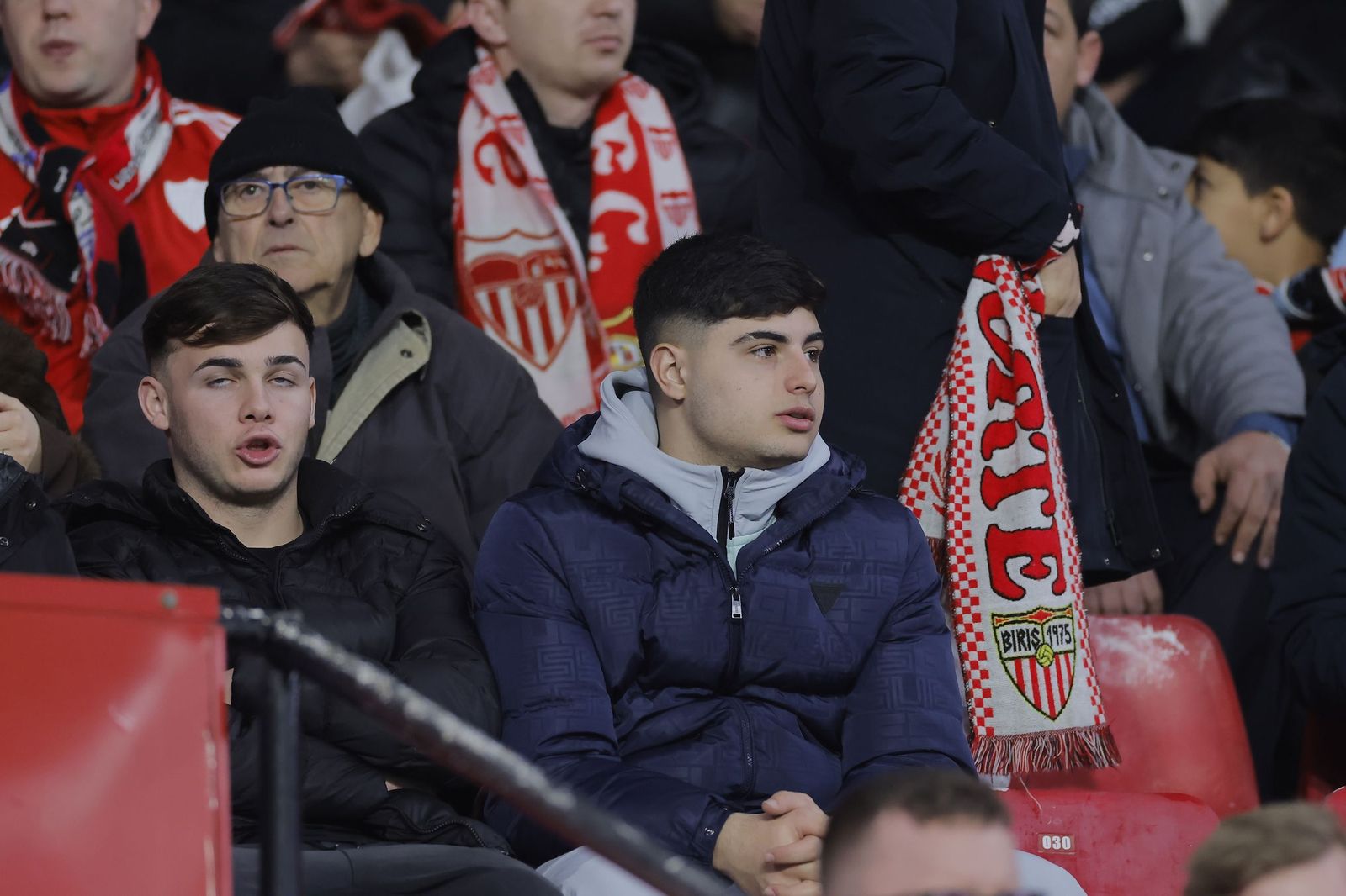 Búscate en las fotos del Sevilla - Celta