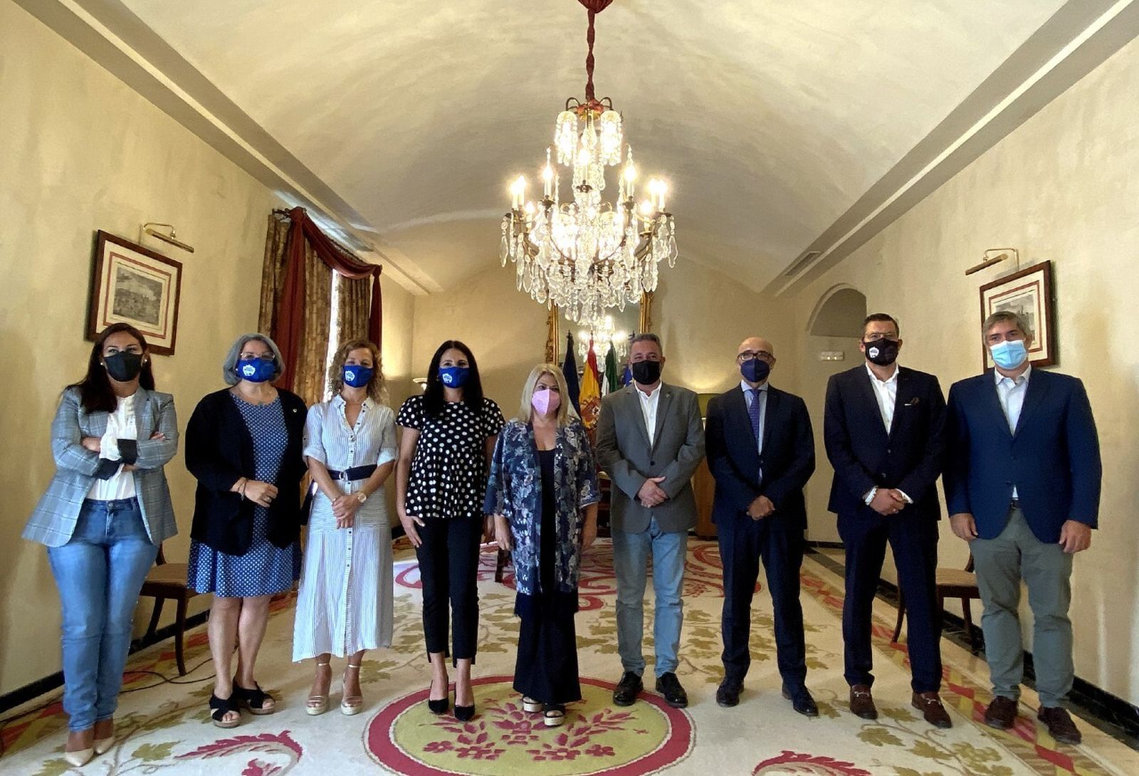 Los Reyes Magos de Jerez en el Ayuntamiento con la alcaldesa