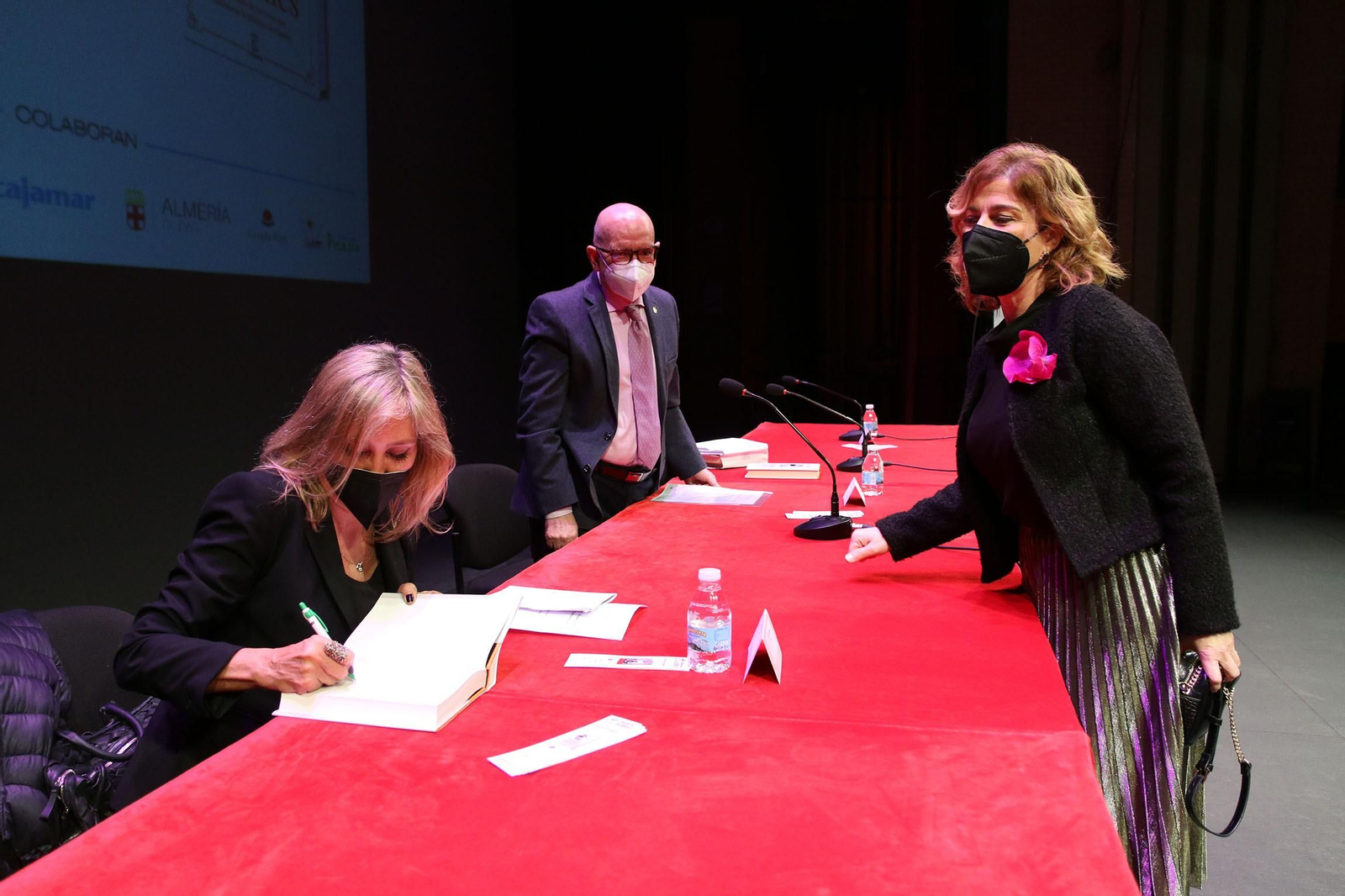 Fotogalería Diario de los Libros, con Marta Robles y su obra 'Pasiones carnales'