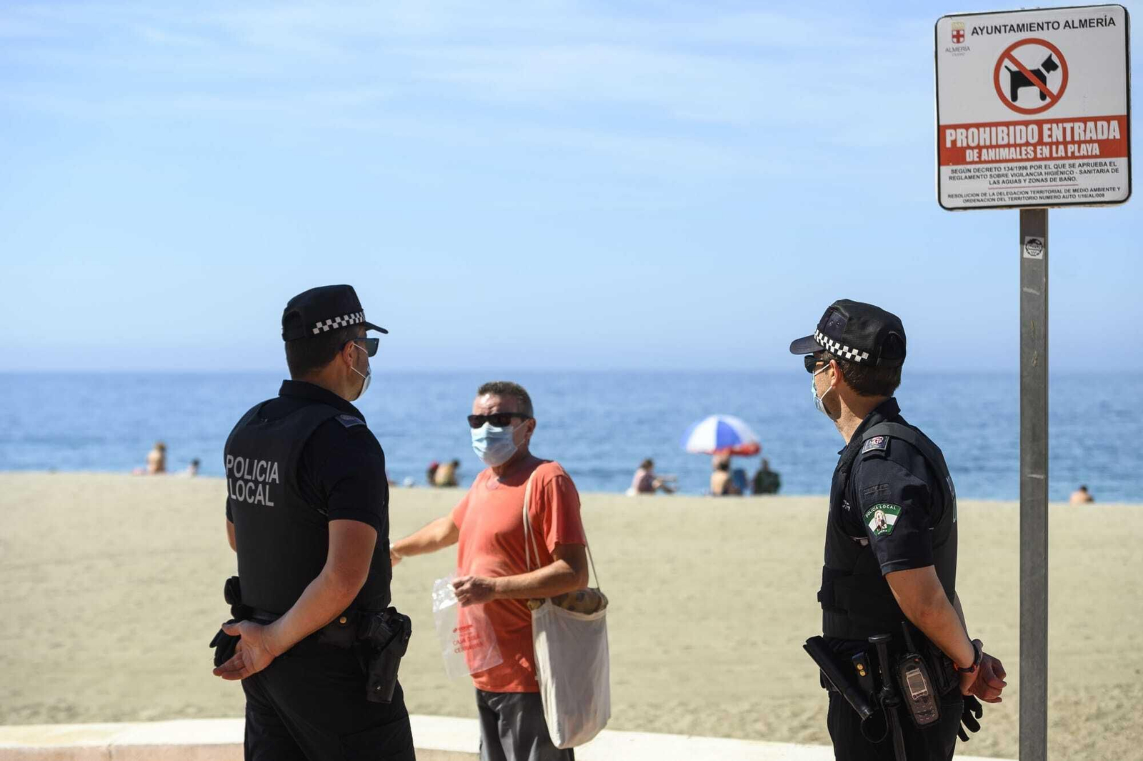 Controles de la Policía Local de Almería este verano en el Paseo Marítimo.