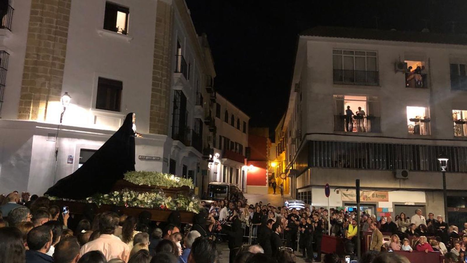 Nuestra Señora del Amor y Sacrificio, a su paso por calle José Luis Díez. Nuestra Señora del Amor y Sacrificio, a su paso por calle José Luis Díez.