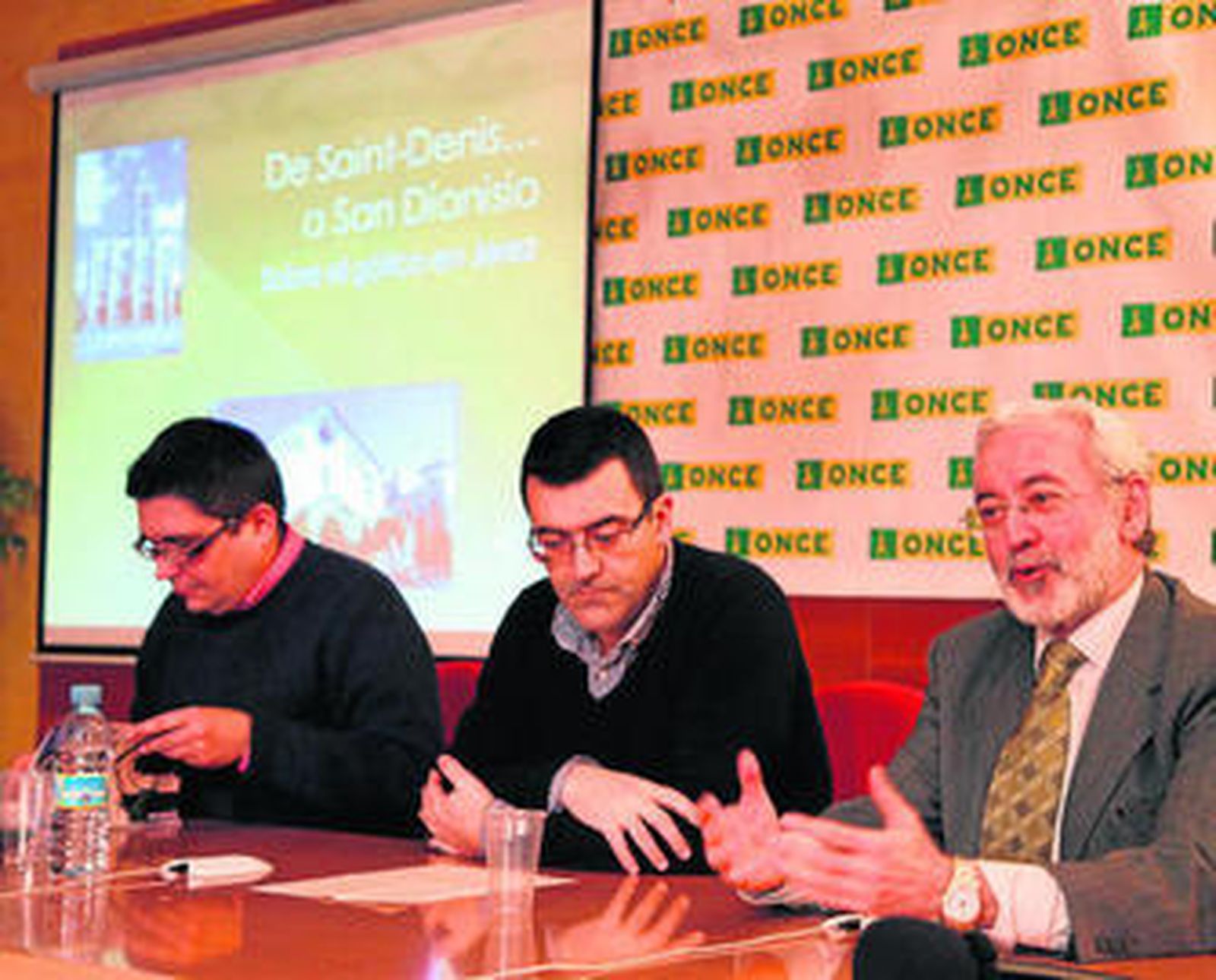 El autor Fernando López Vargas-Machuca, ayer, durante la presentación de su obra en la ONCE.