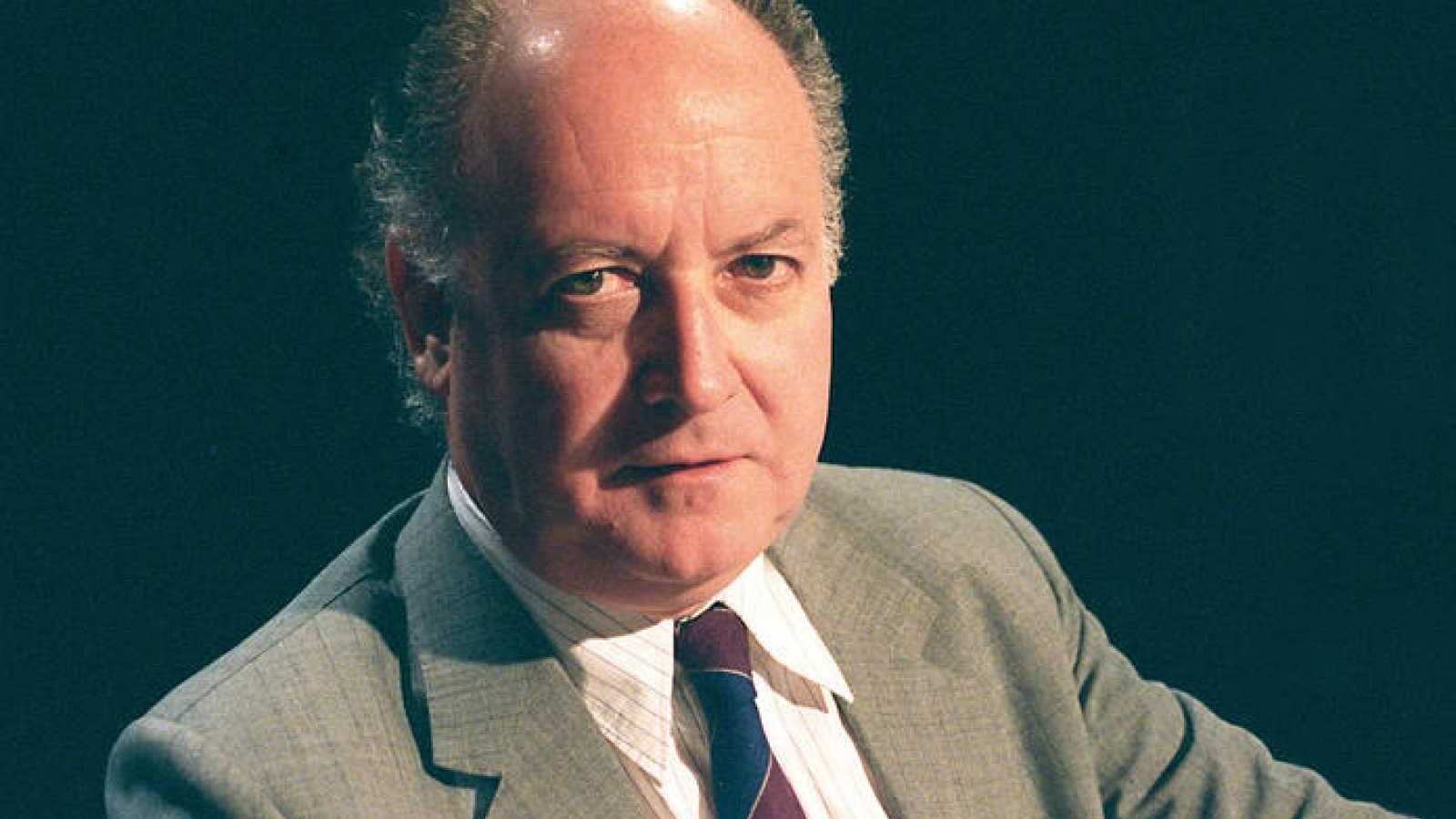 Jorge Edwards Valdés es un escritor, crítico literario, periodista y diplomático chileno.