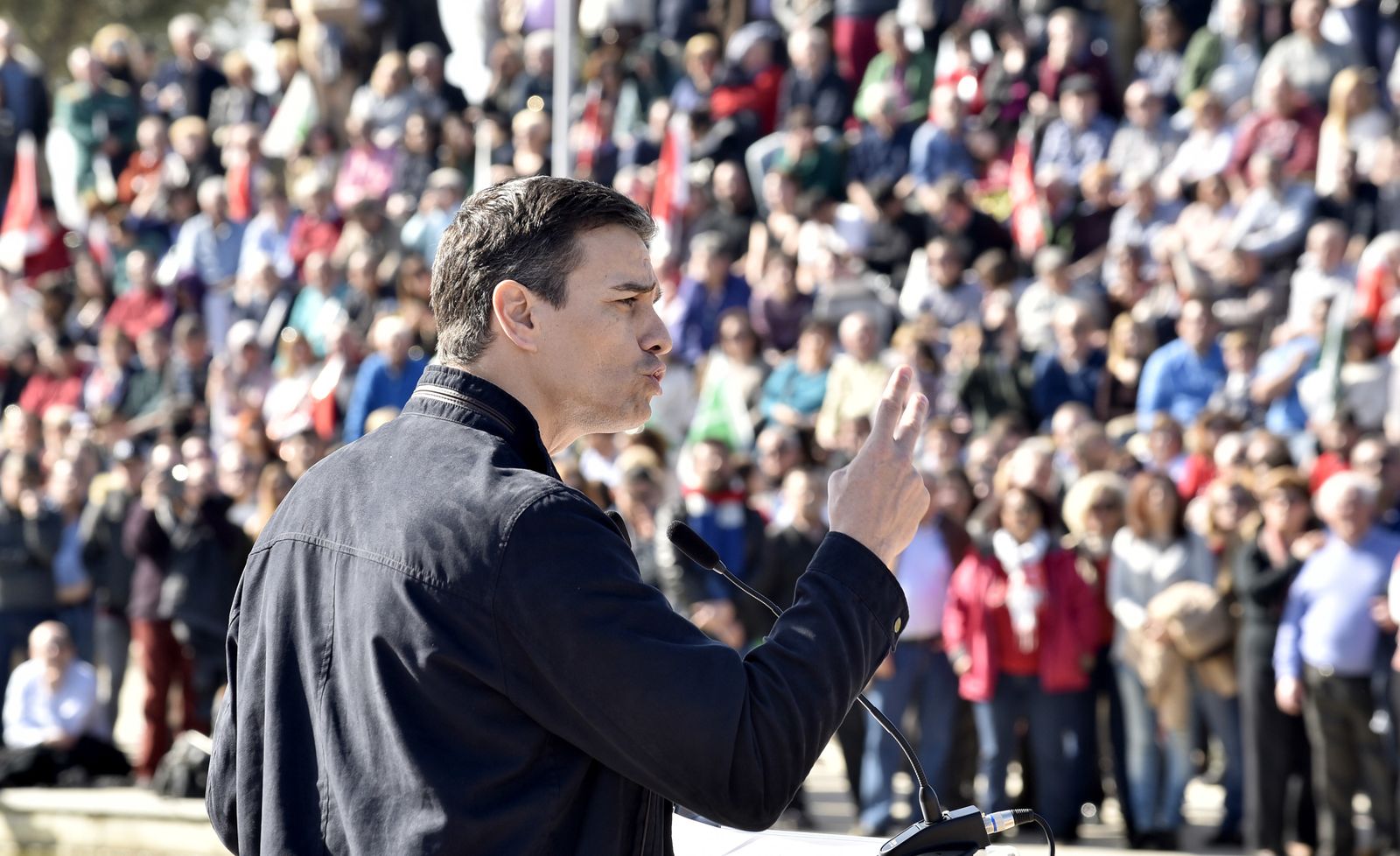 Las imágenes del acto de Pedro Sánchez en Dos Hermanas