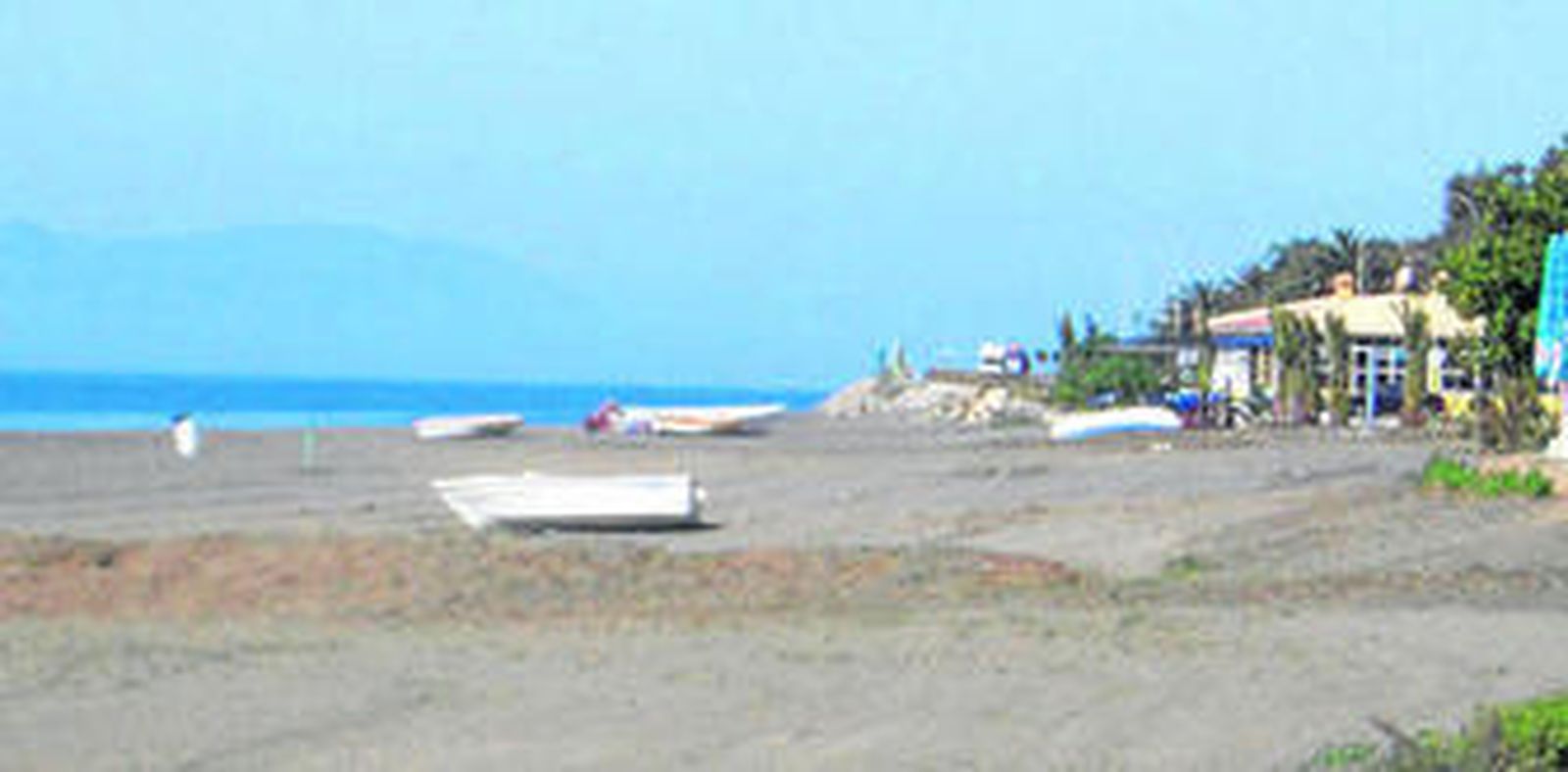 Vista de la playa de Benajarafe de Vélez-Málaga en una imagen de archivo.
