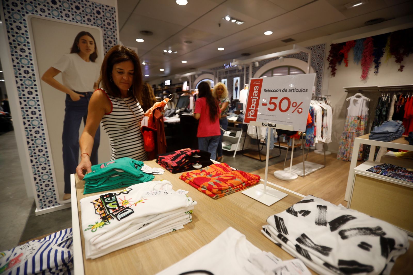 Arrancan las rebajas de verano en Córdoba, en imágenes