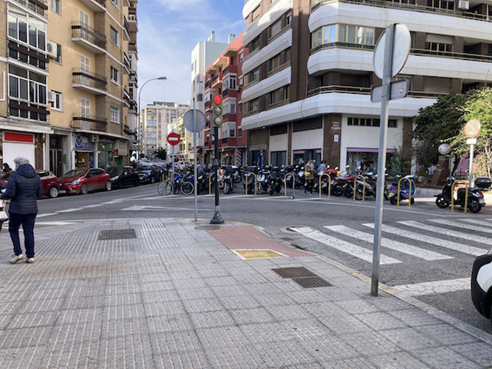 Así son los complicados accesos a los colegios de Cádiz